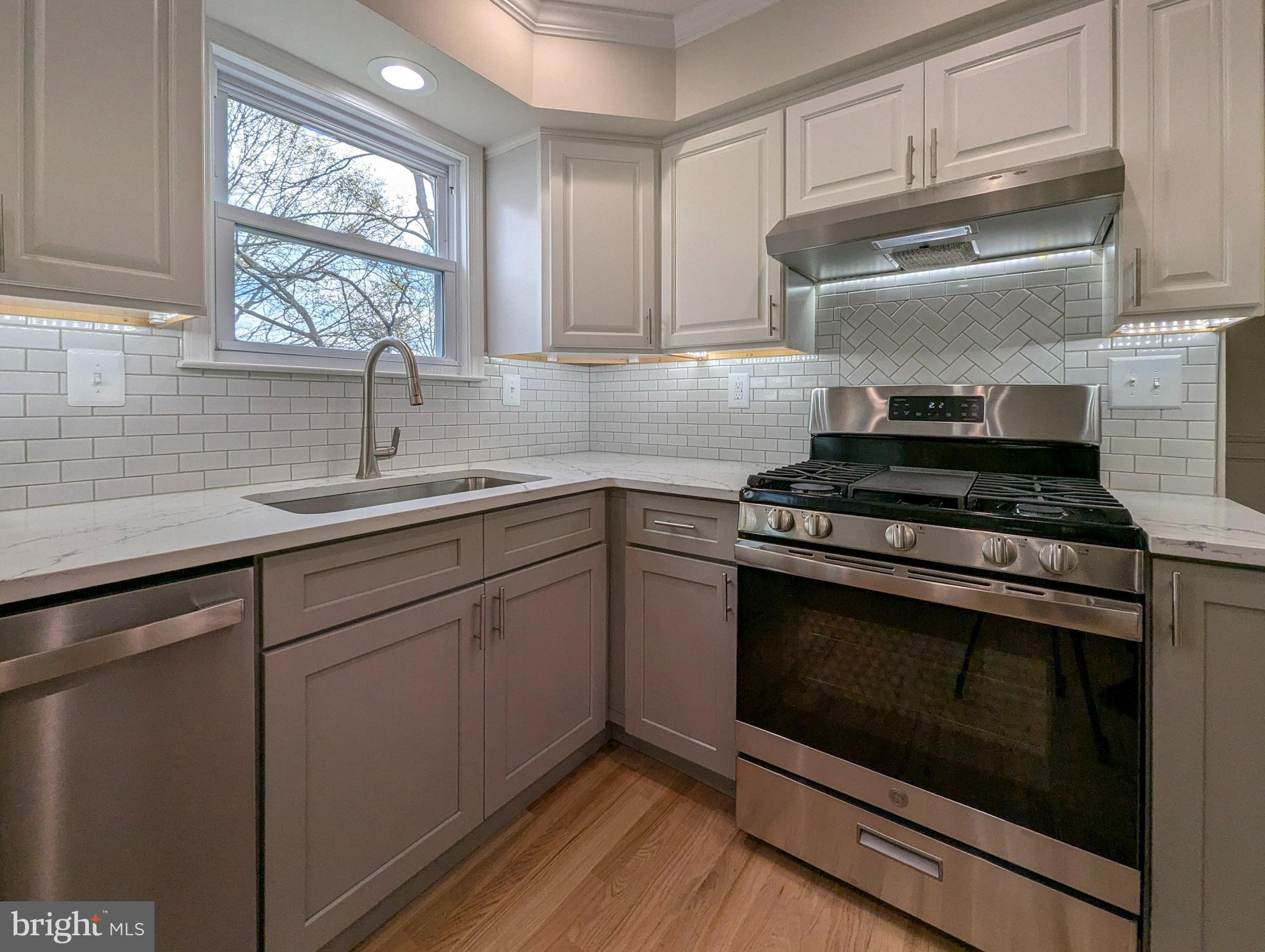 VILLAGE BROOK ESTS - Residential