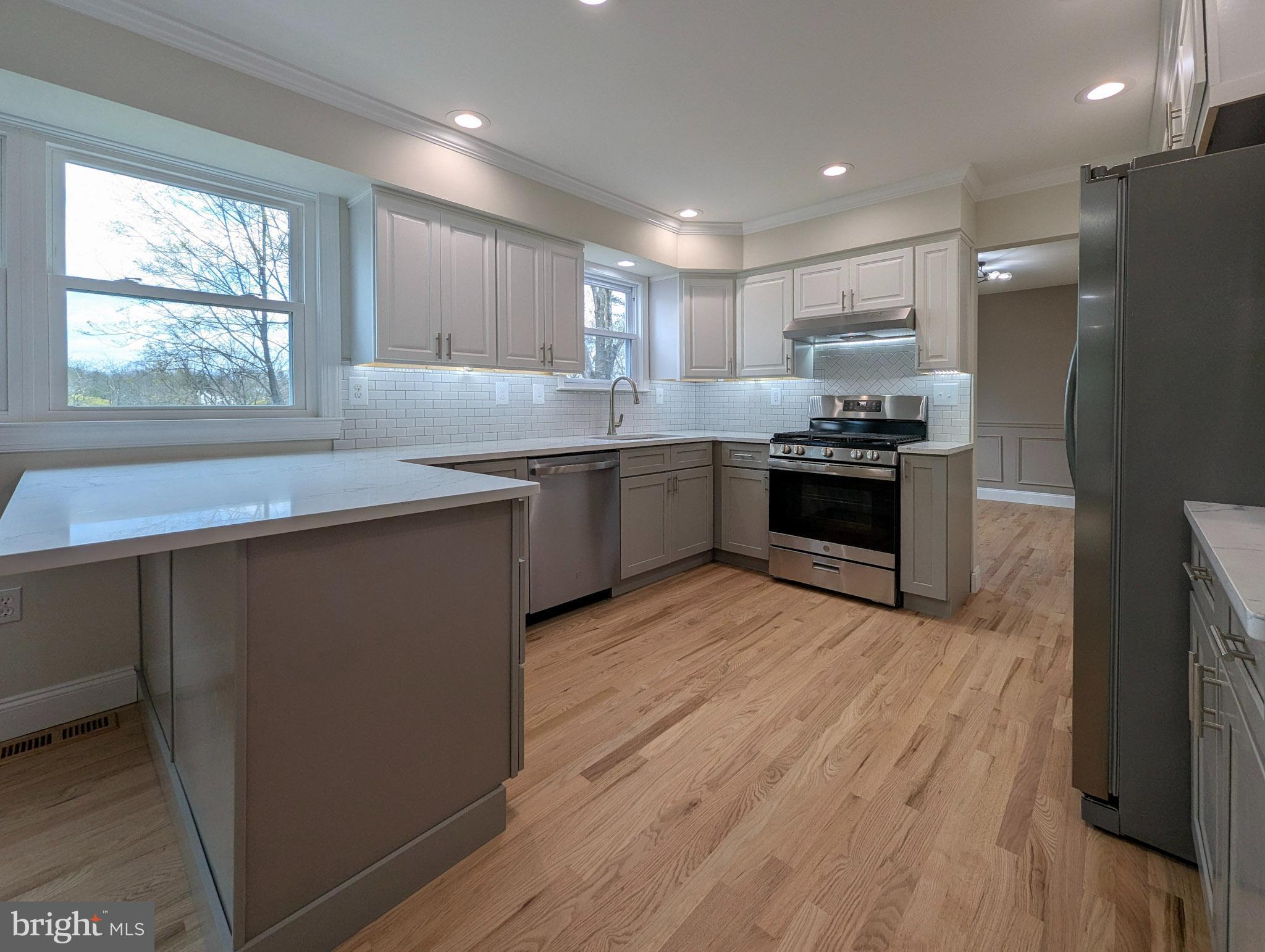 VILLAGE BROOK ESTS - Residential