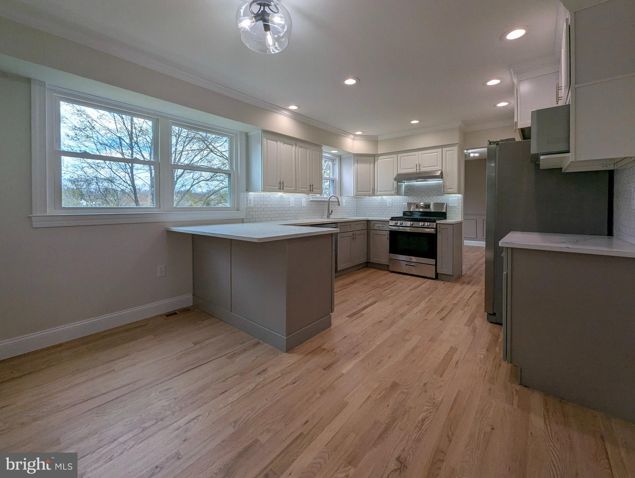 VILLAGE BROOK ESTS - Residential