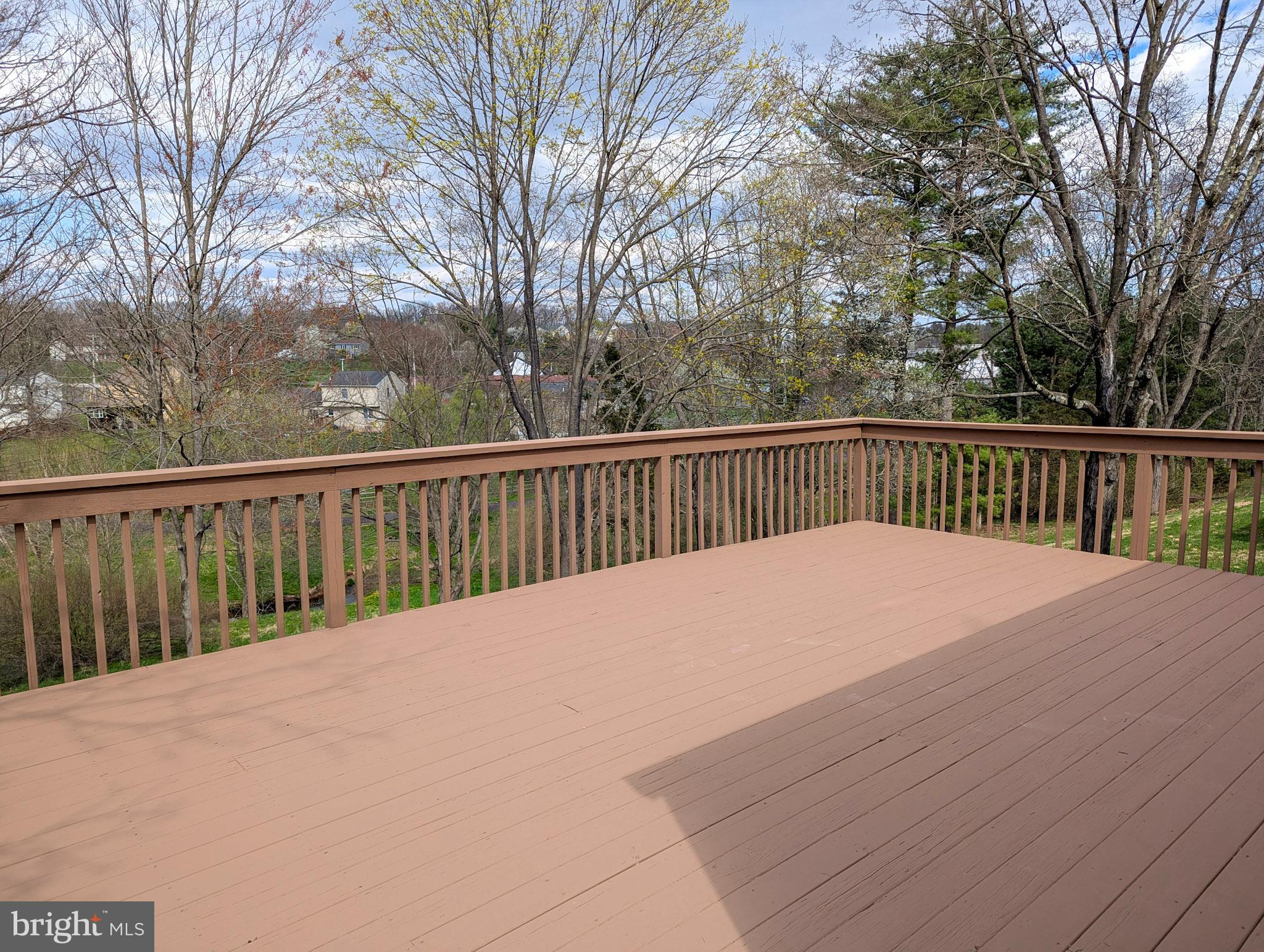 VILLAGE BROOK ESTS - Residential