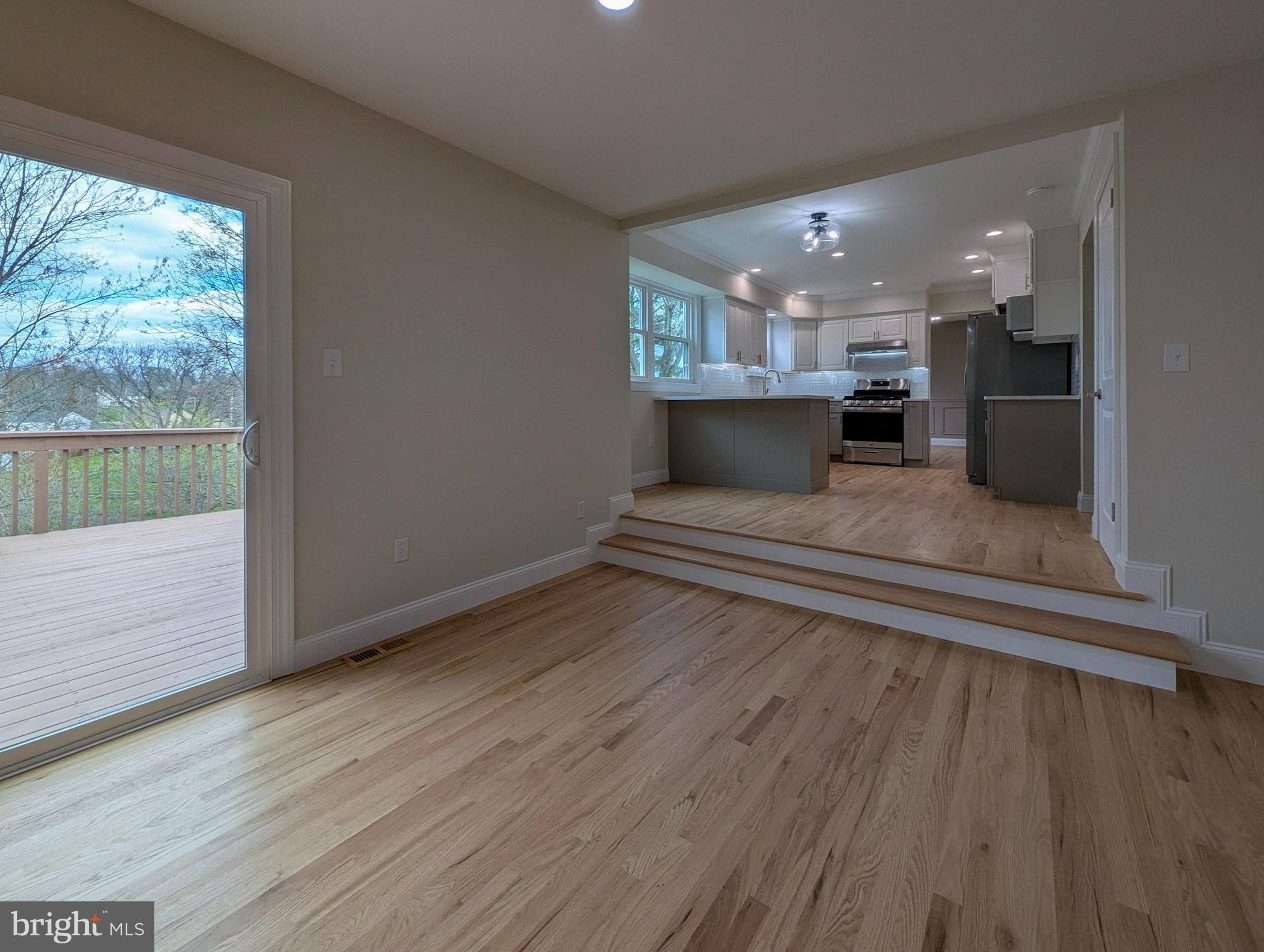 VILLAGE BROOK ESTS - Residential