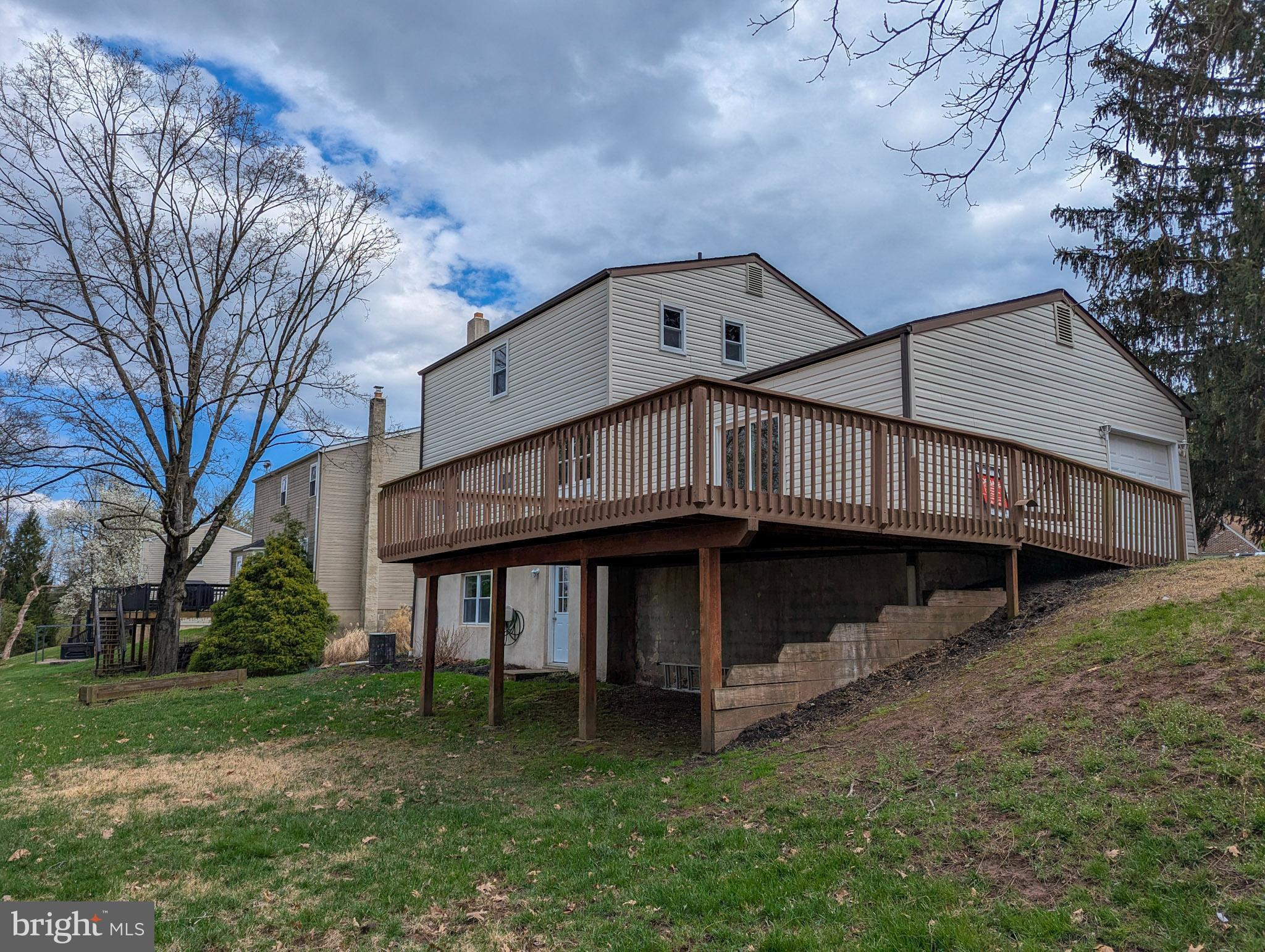 VILLAGE BROOK ESTS - Residential