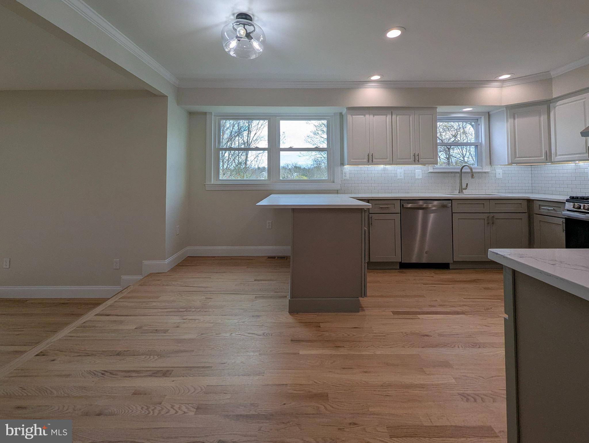 VILLAGE BROOK ESTS - Residential