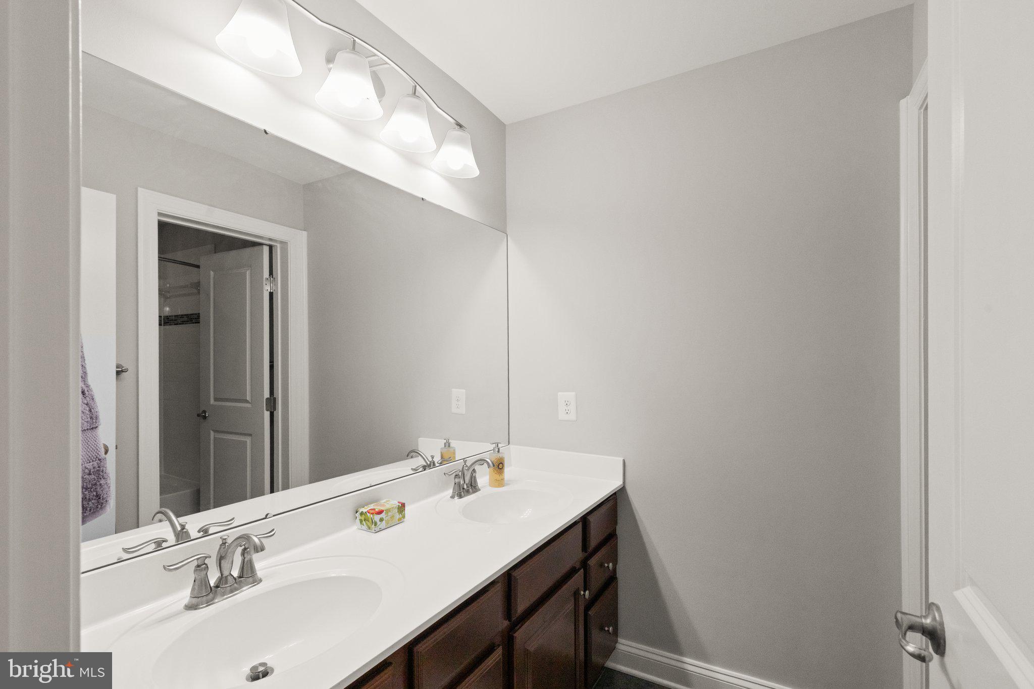 FALLSTON COMMONS - Residential