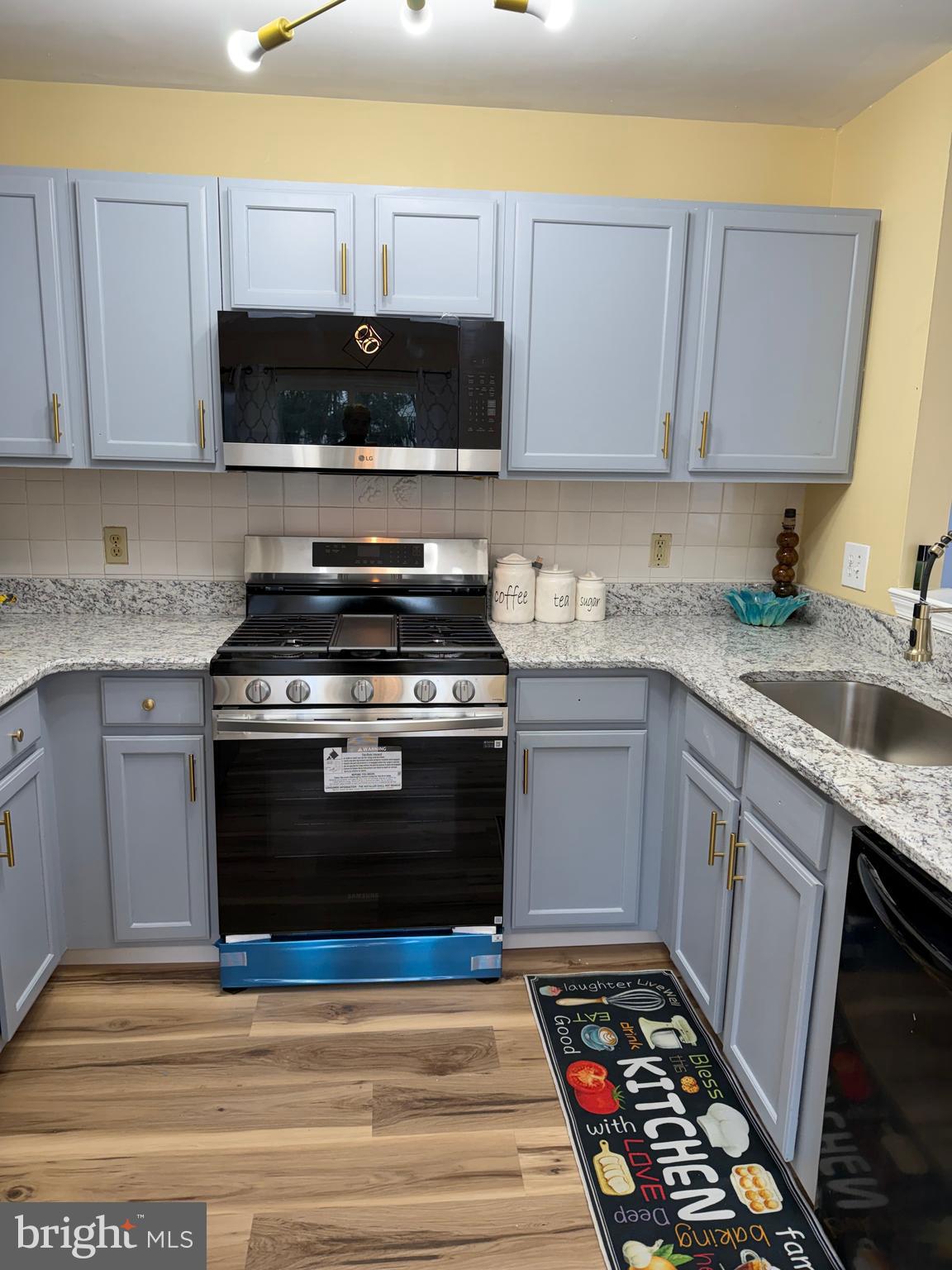 213 BELLWETHER COURT