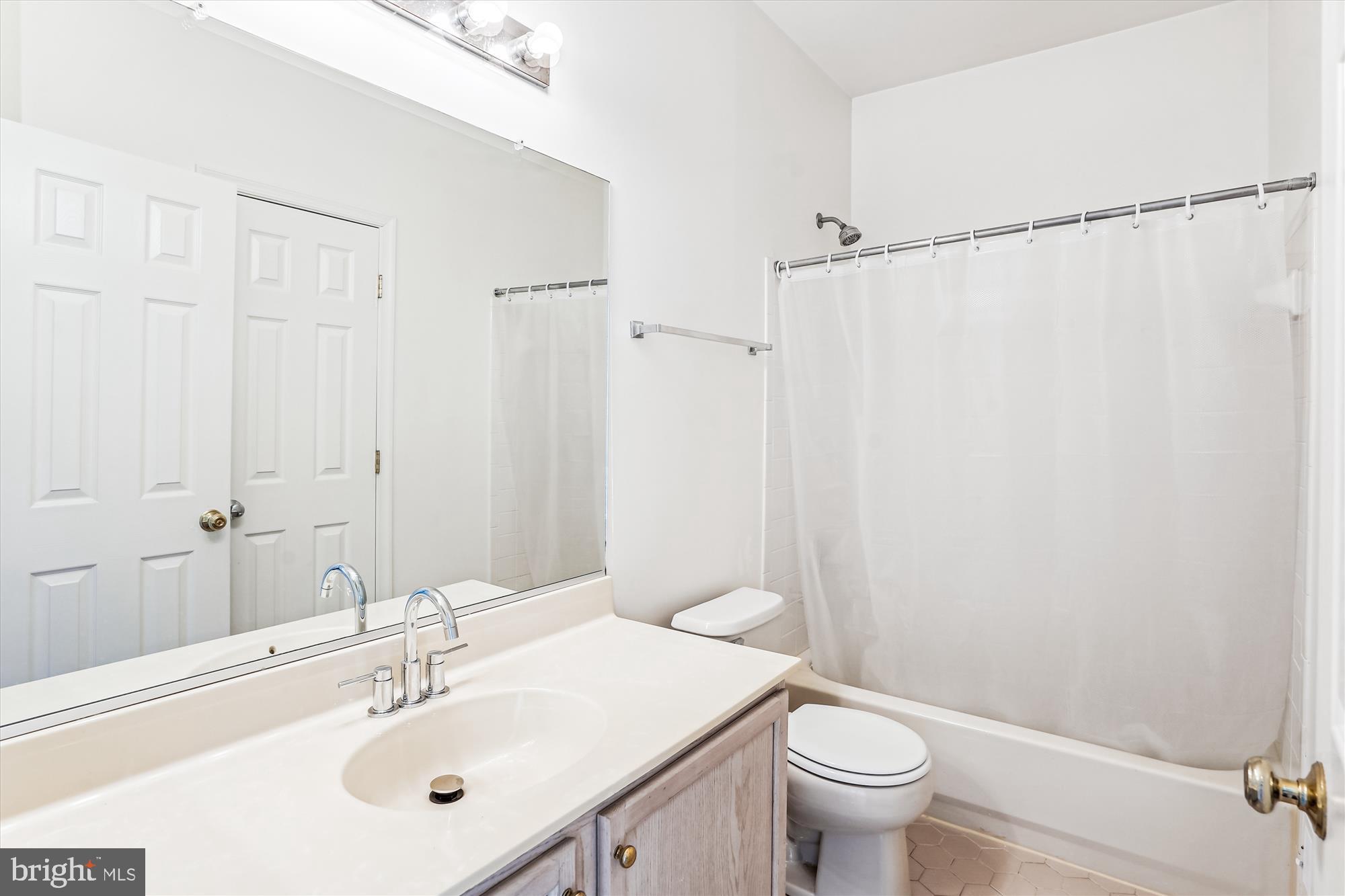 BLOOMS CROSSING - Residential