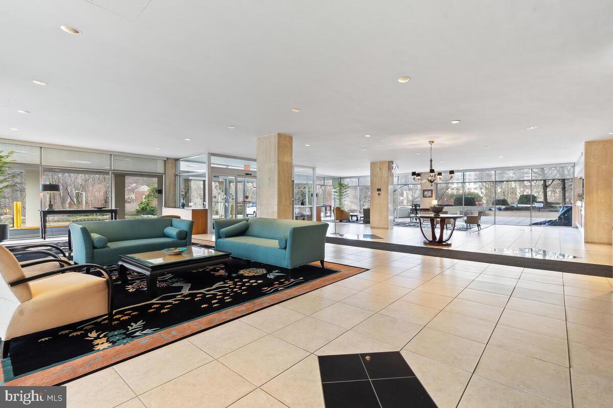 10401 GROSVENOR PLACE 721