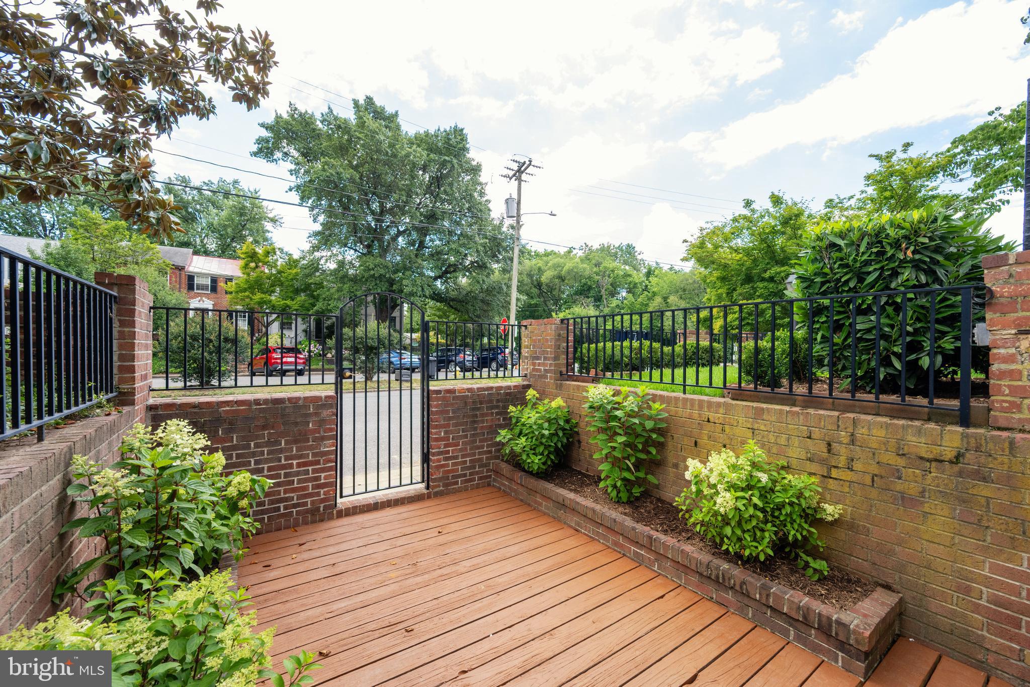 YATES GARDENS - Residential