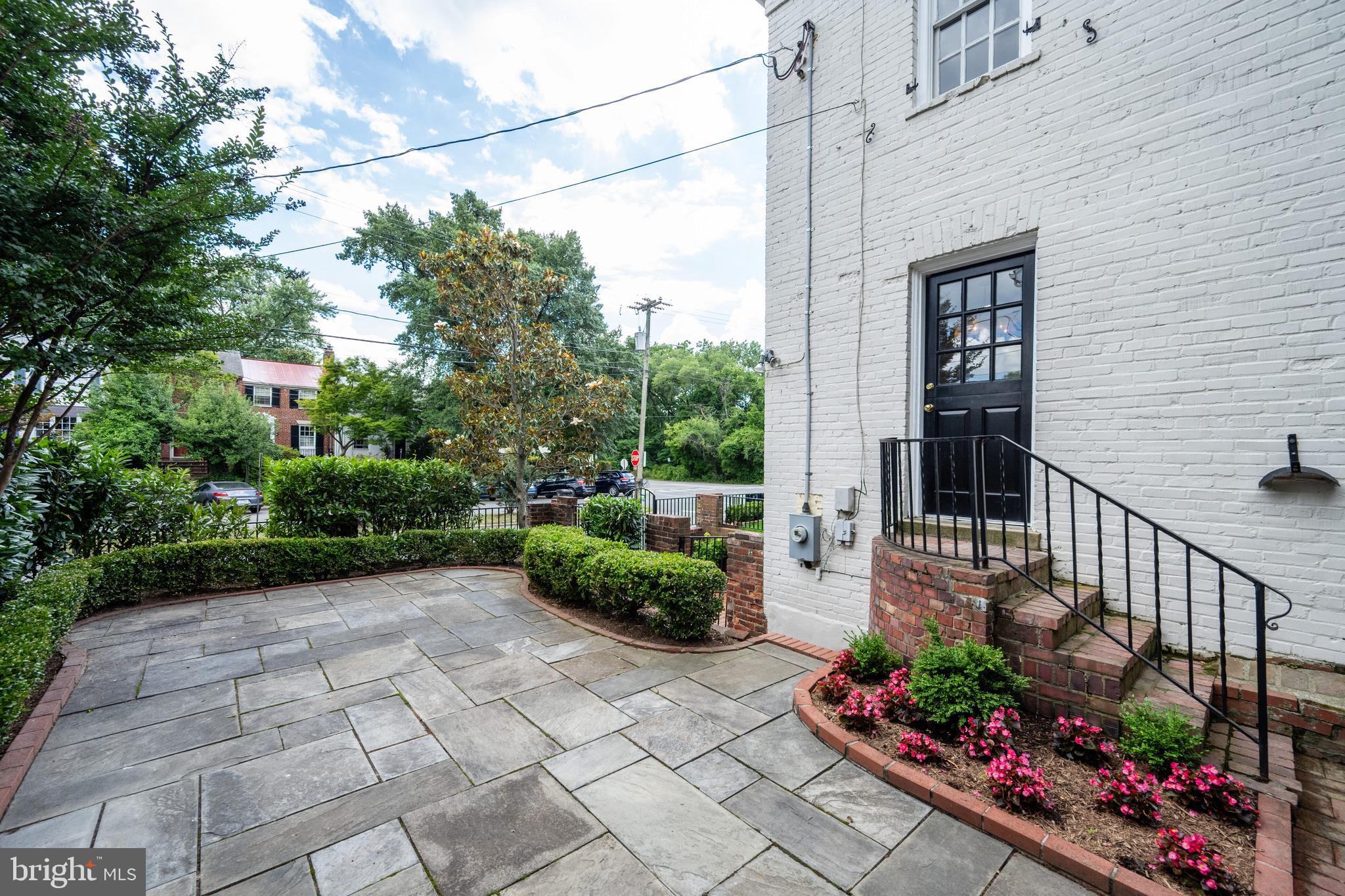 YATES GARDENS - Residential