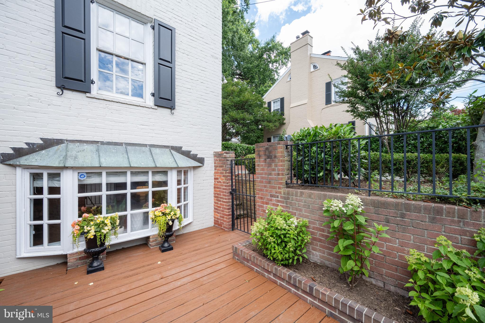 YATES GARDENS - Residential