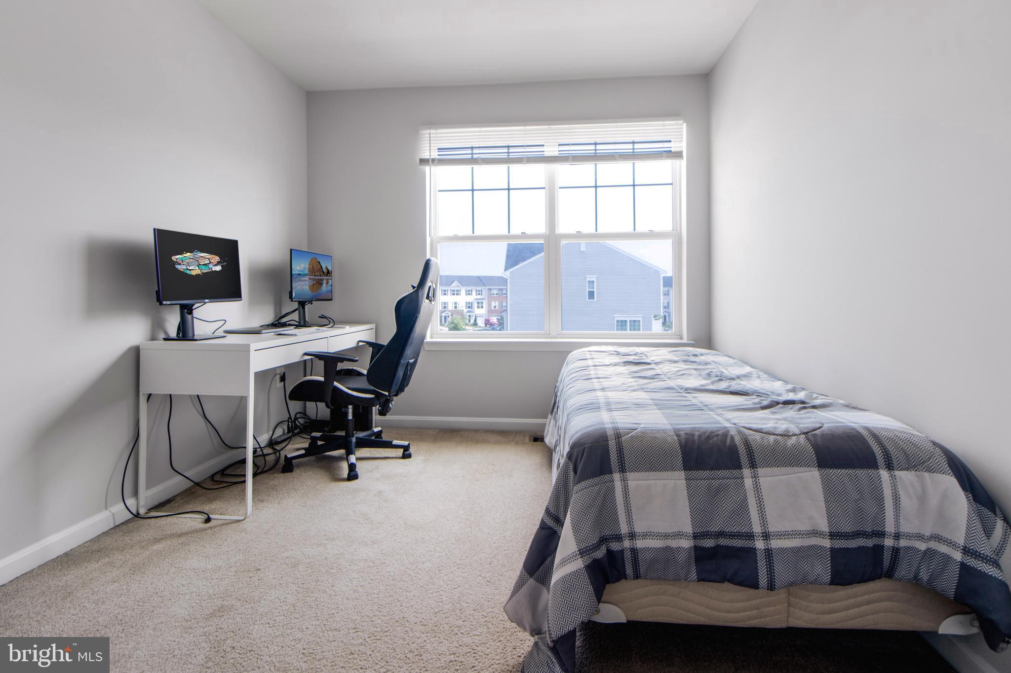 ADMIRALS LANDING - Residential