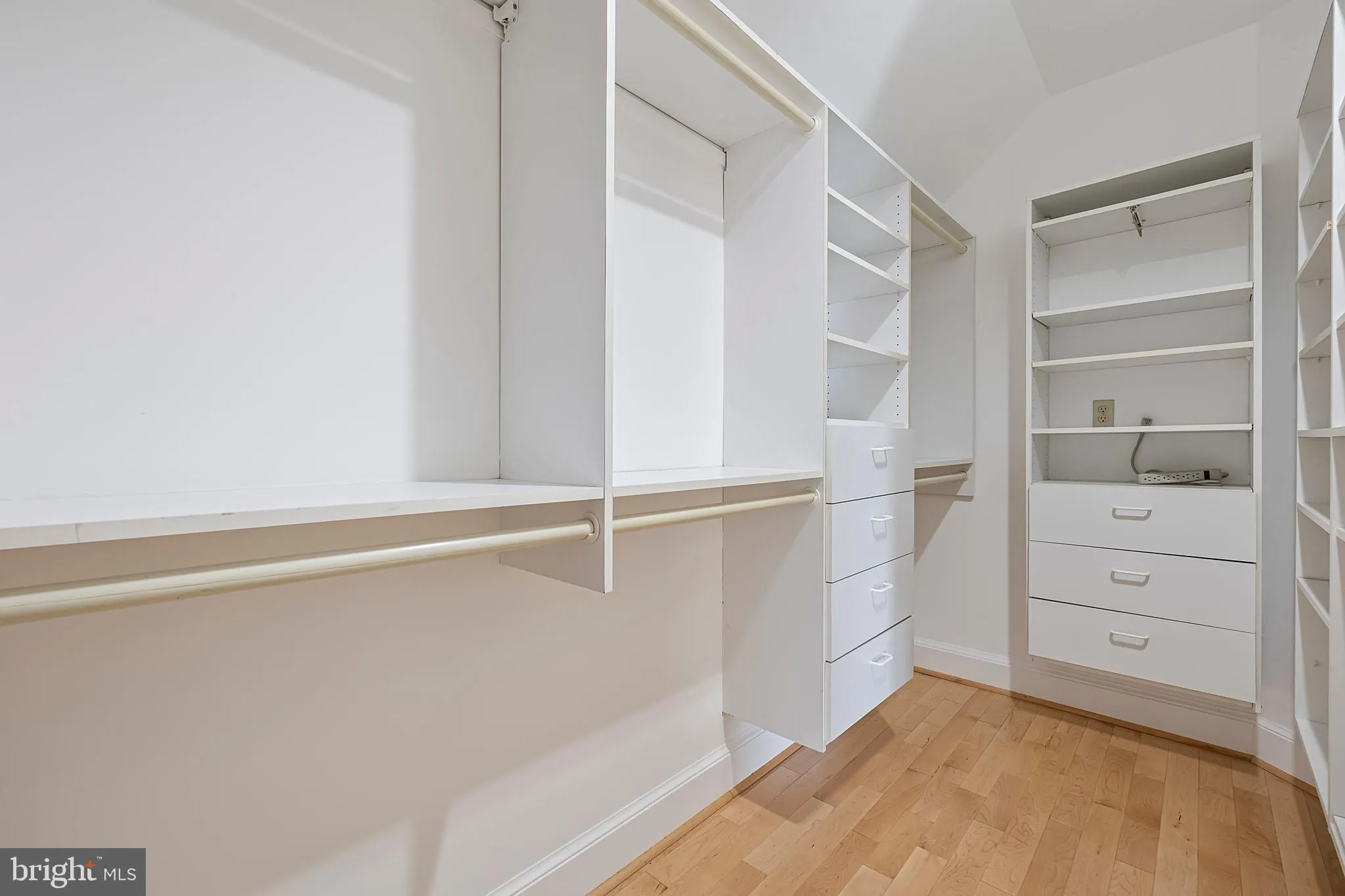 Fairfax Station, Virginia 22039, United States, 4 Bedrooms Bedrooms, ,5 BathroomsBathrooms,Residential,Coming Soon,165450