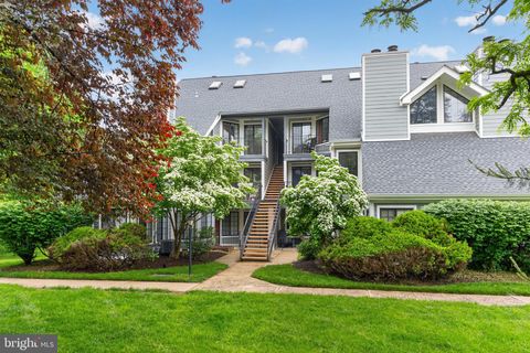 Photo of 6009 Mersey Oaks Way #E, ALEXANDRIA, VA 22315 (MLS # VAFX2311092)
