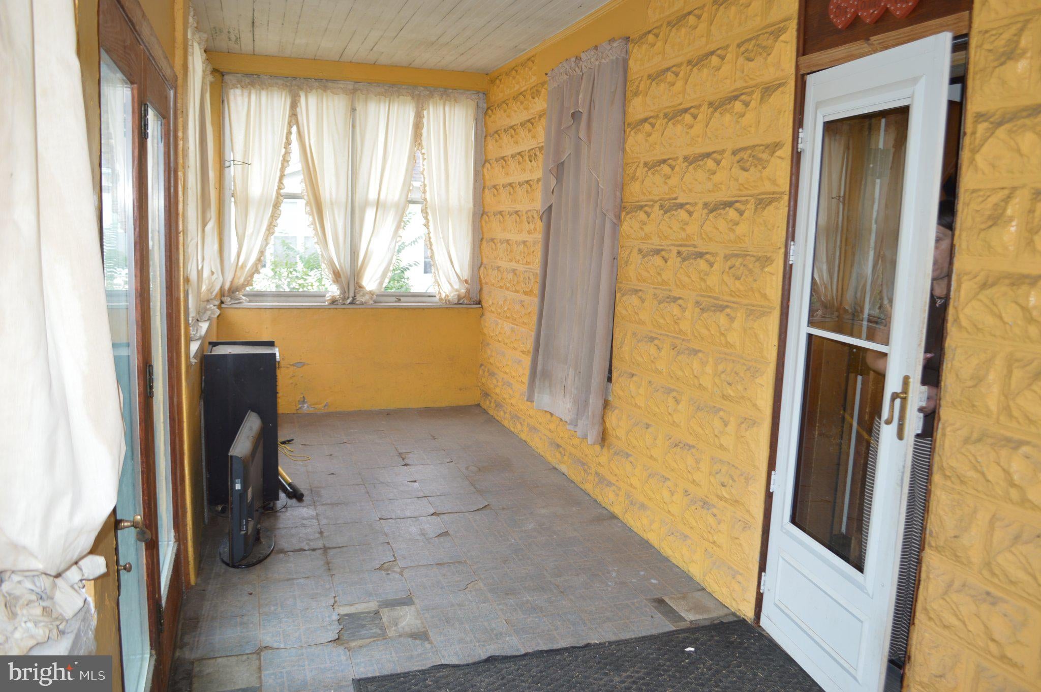 118 W EDGEVALE ROAD