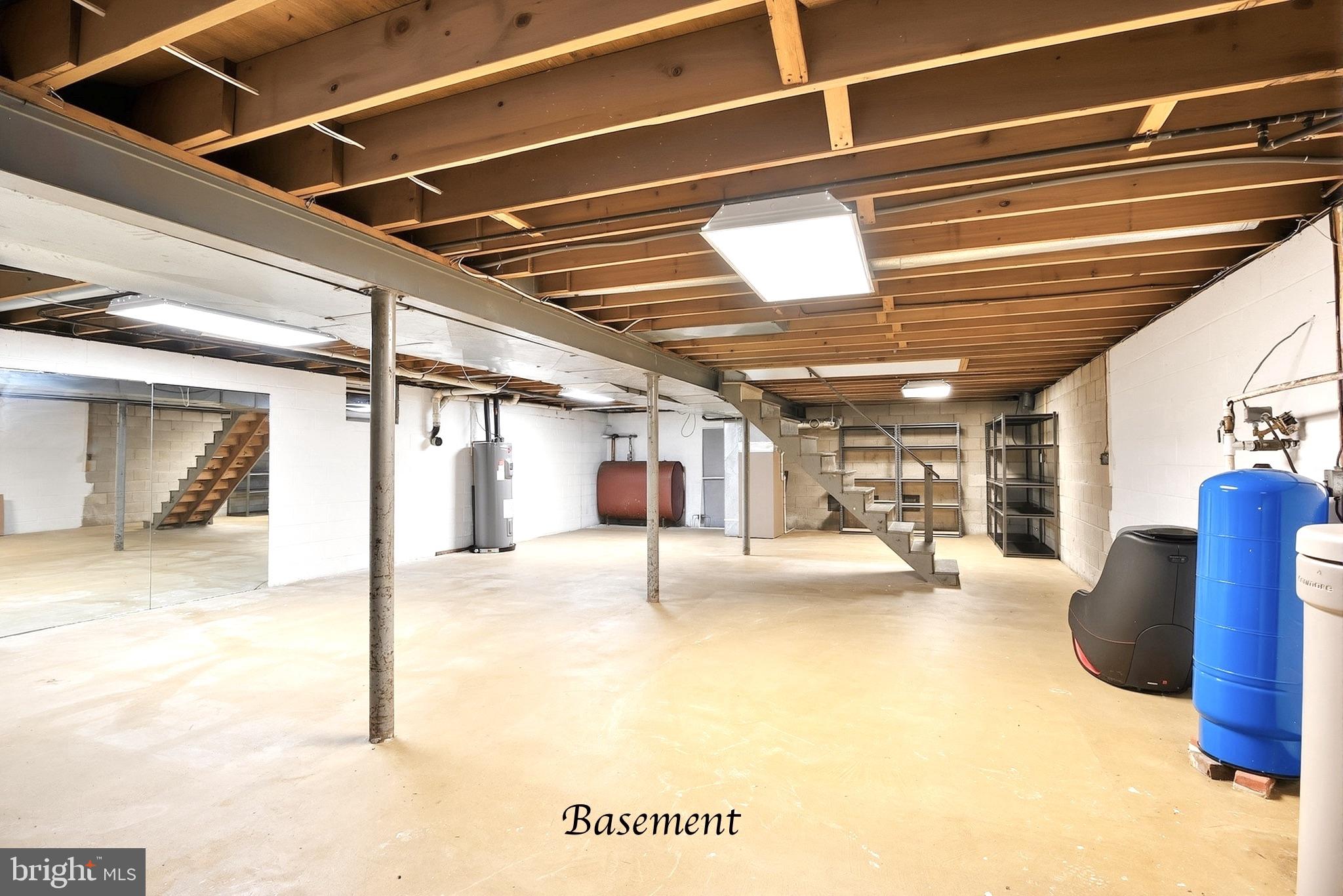 COLONIAL ACRES - Residential