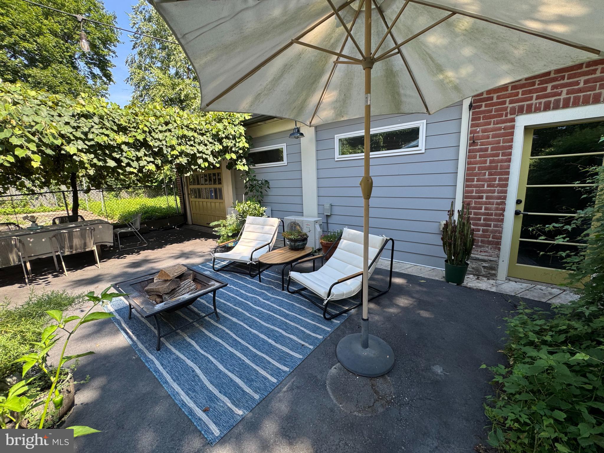 CHESTNUT HILL - Residential