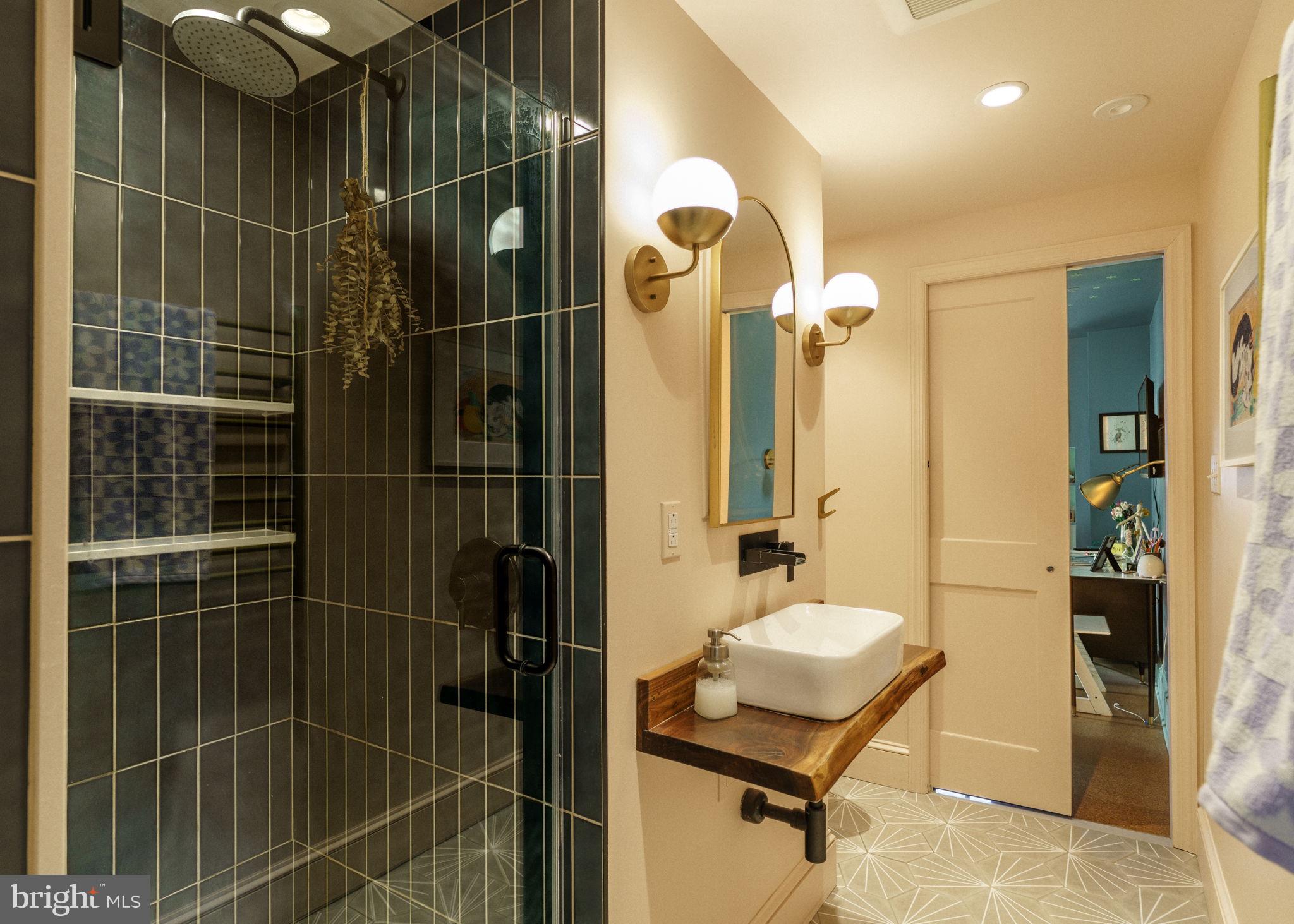 CHESTNUT HILL - Residential