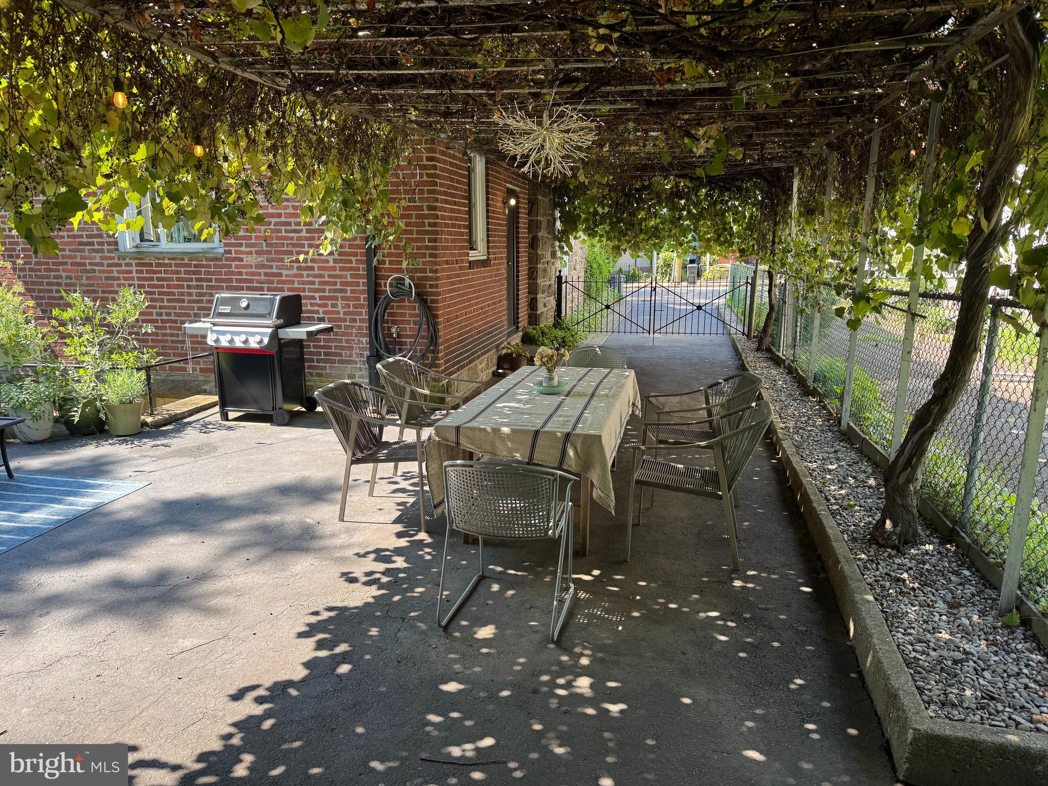 CHESTNUT HILL - Residential