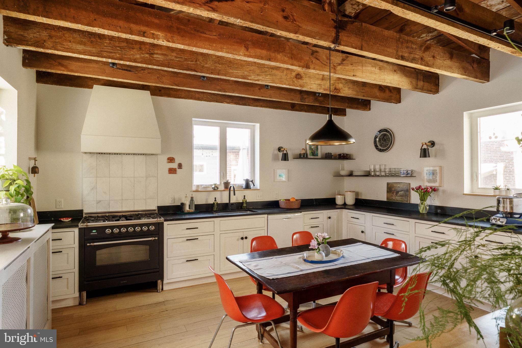 CHESTNUT HILL - Residential