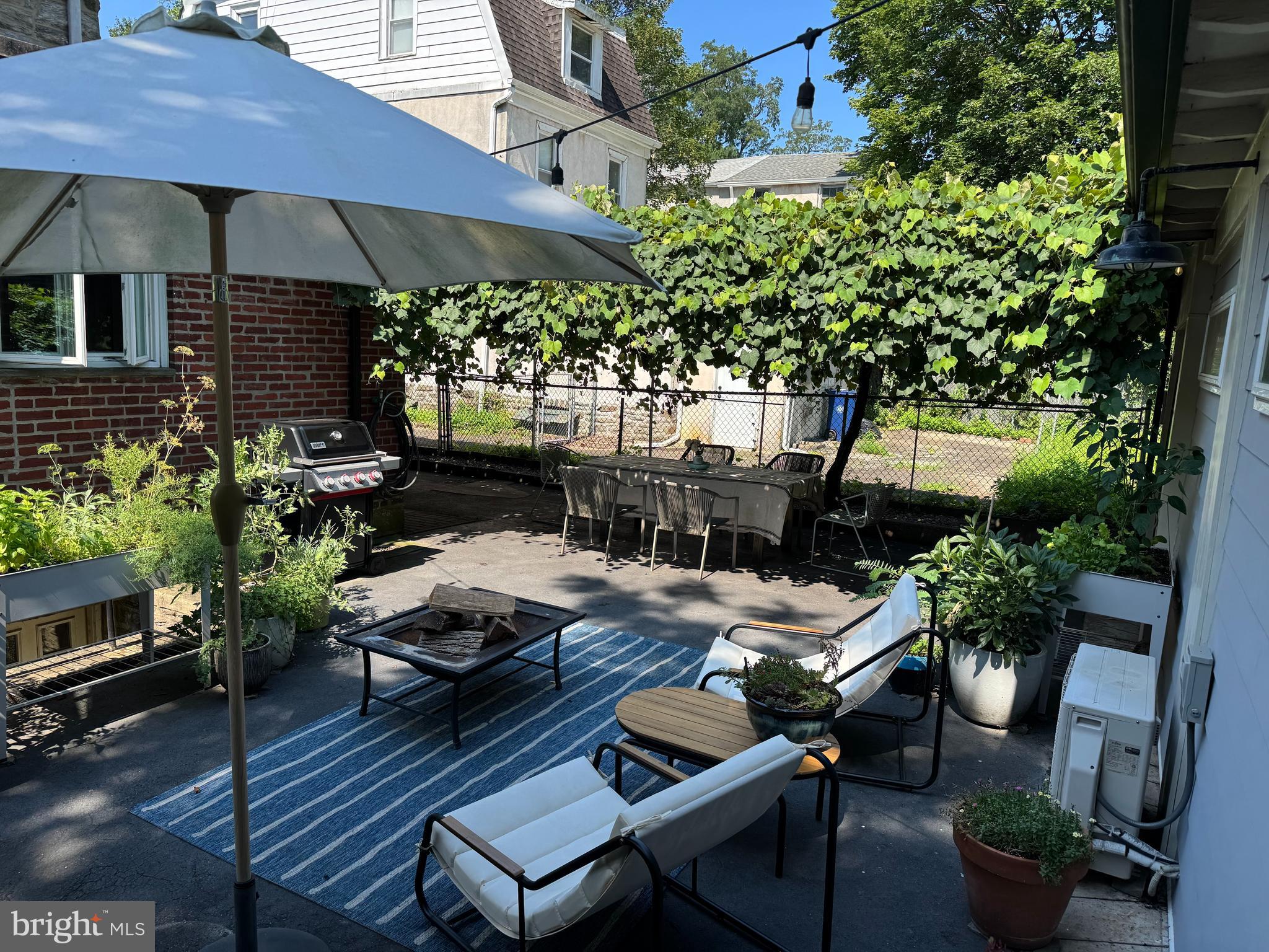 CHESTNUT HILL - Residential