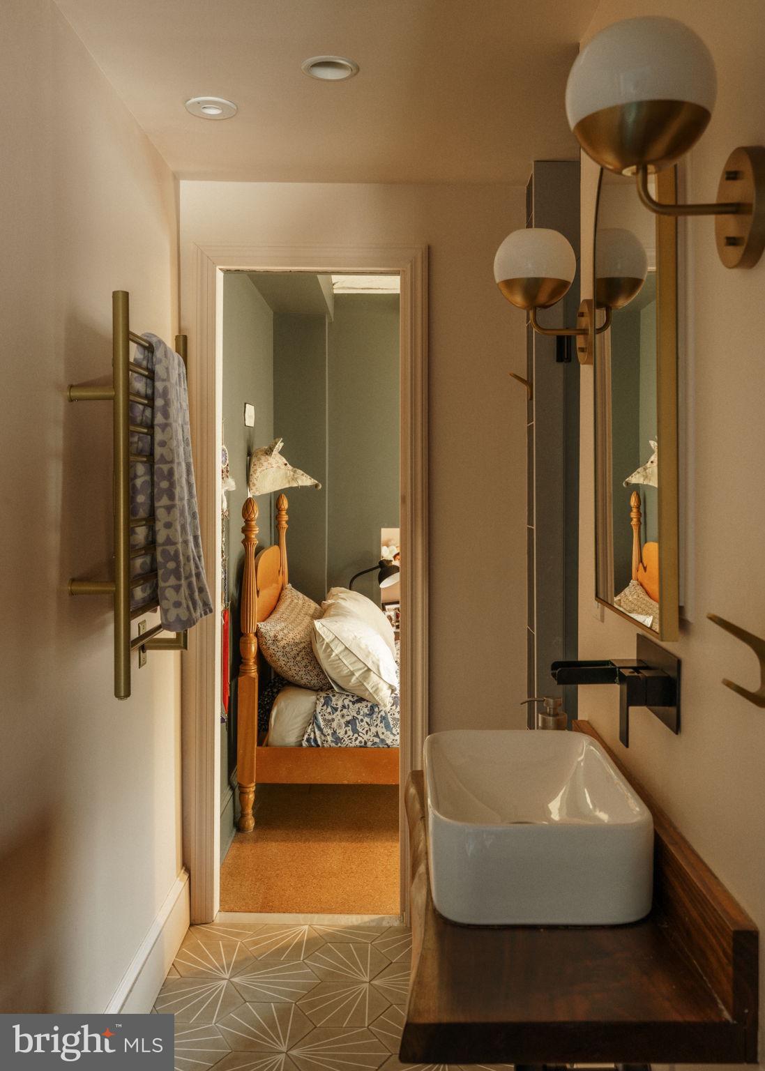 CHESTNUT HILL - Residential