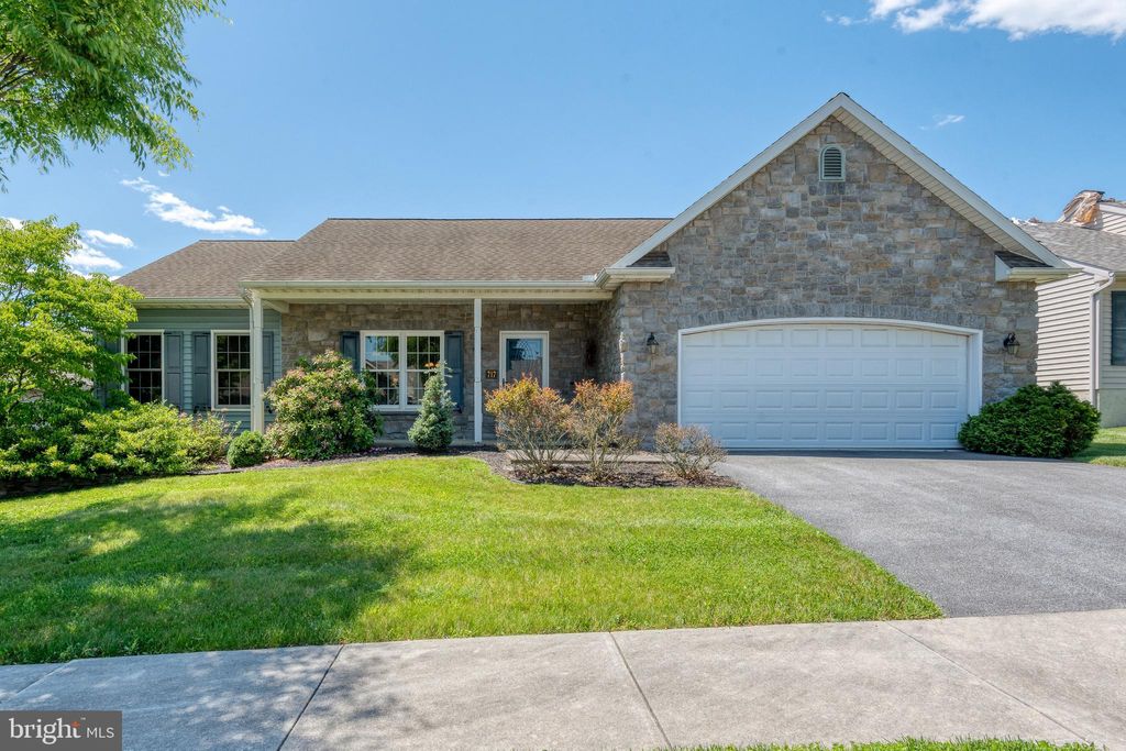 Photo of 717 Heather Ridge, MANHEIM, PA 17545 (MLS # PALA2089264)