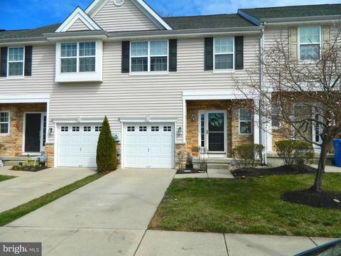 Townhouse For Sale - 105 Oakridge Dr<br/> MOUNT ROYAL, NJ 08061