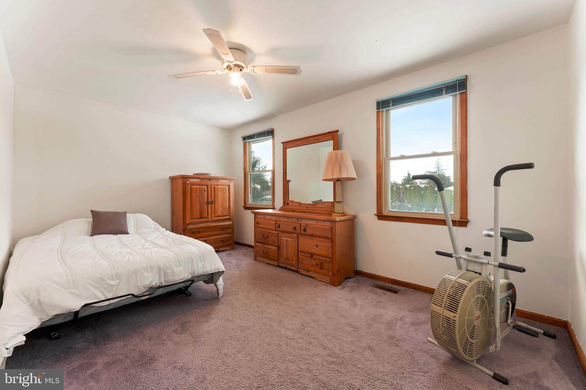 HOLLAND ACRES - Residential