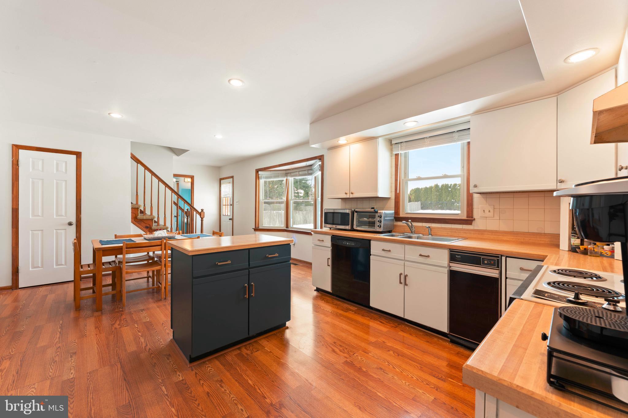 HOLLAND ACRES - Residential