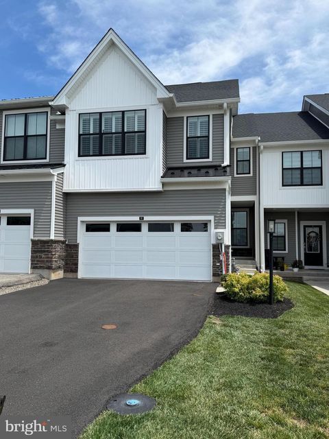 Townhouse For Sale - 11 Umbrell Drive<br/> NORRISTOWN, PA 19403