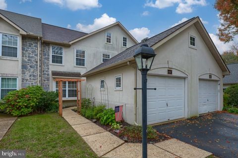 Photo of 607 CRESTGATE PL, MILLERSVILLE, PA 17551 (MLS # PALA2026496)