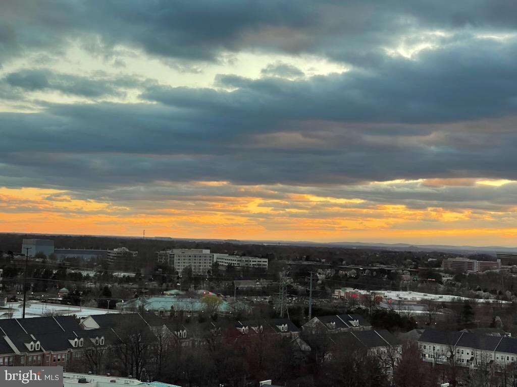 MIDTOWN AT RESTON TOWN CENTER - Residential