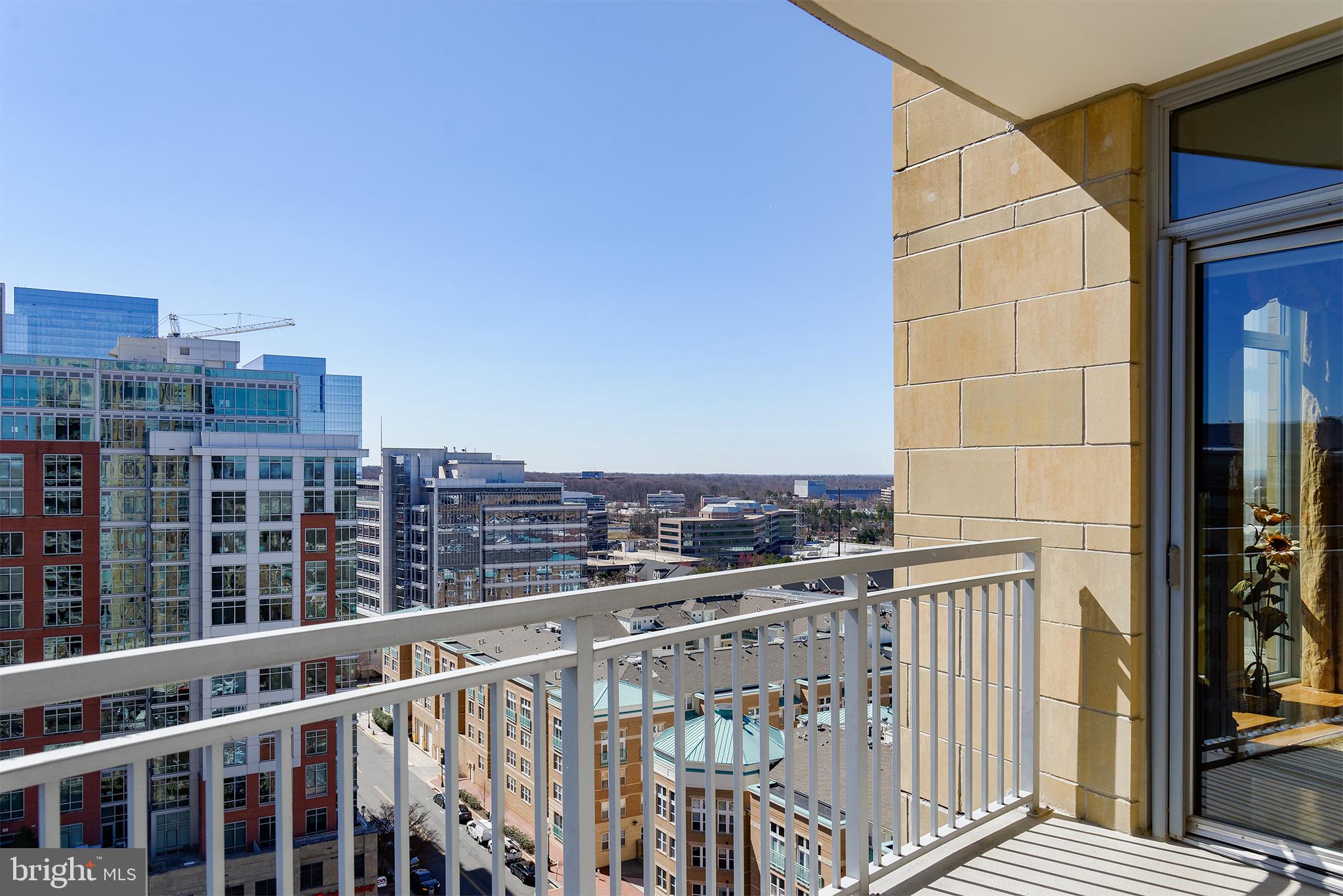 MIDTOWN AT RESTON TOWN CENTER - Residential