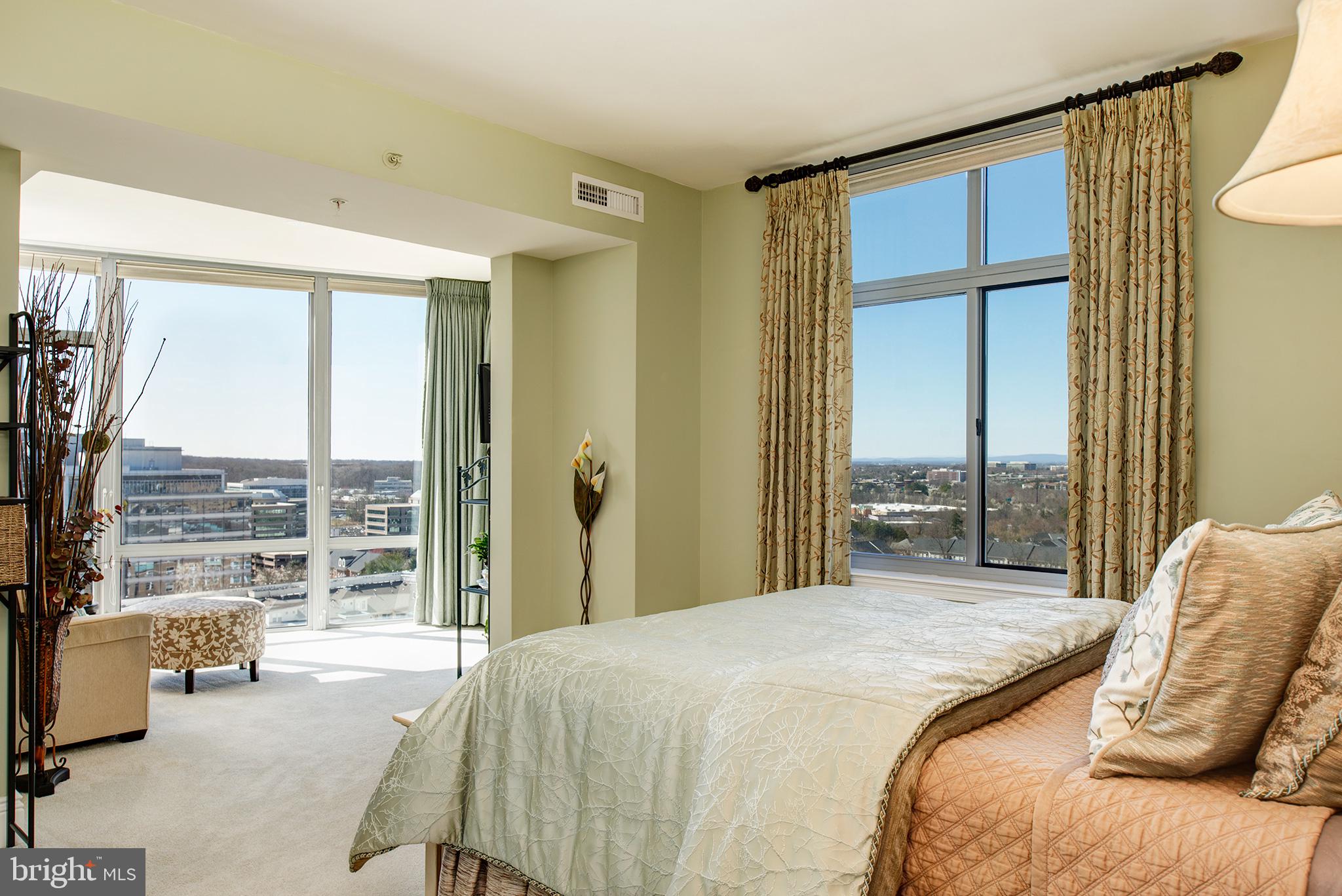 MIDTOWN AT RESTON TOWN CENTER - Residential