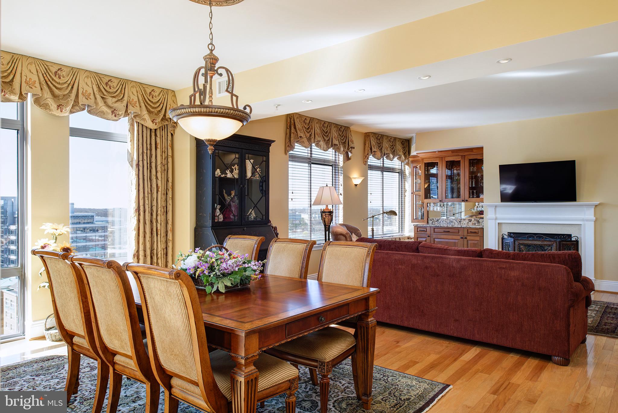 MIDTOWN AT RESTON TOWN CENTER - Residential