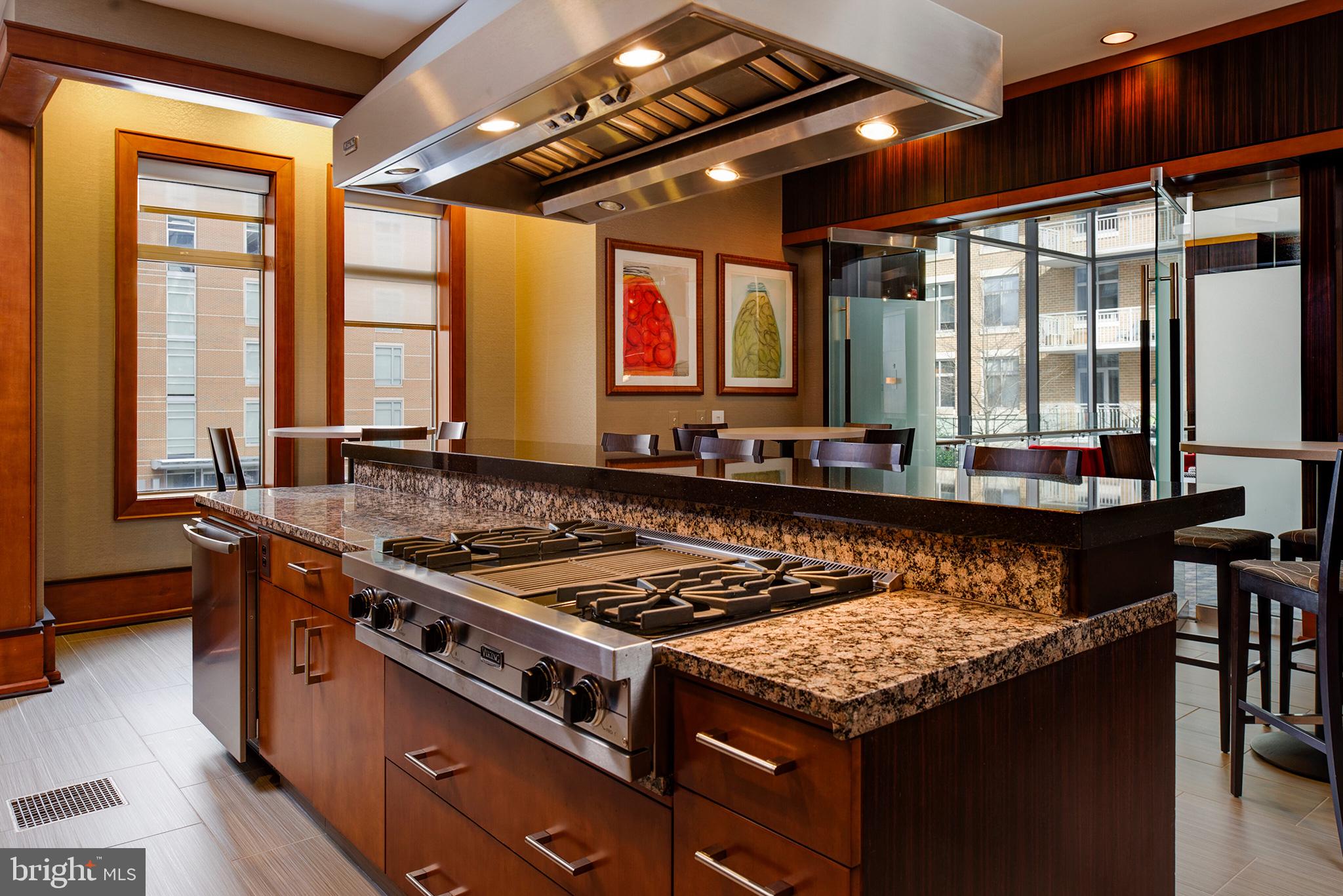 MIDTOWN AT RESTON TOWN CENTER - Residential