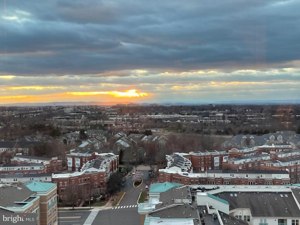MIDTOWN AT RESTON TOWN CENTER - Residential