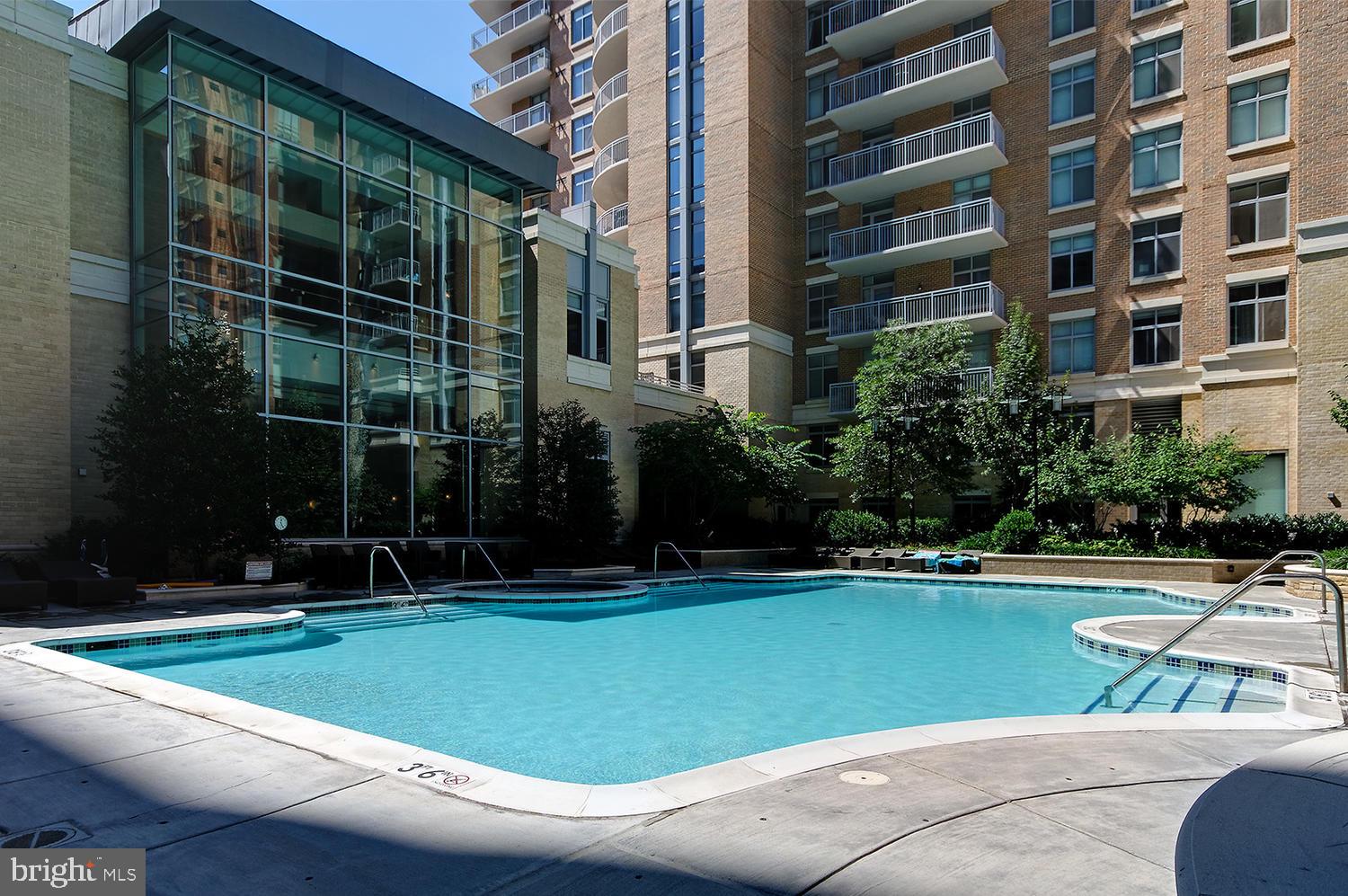 MIDTOWN AT RESTON TOWN CENTER - Residential