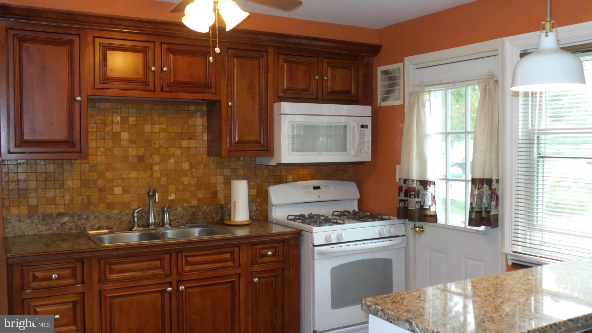 COLONIAL VILLAGE - Residential