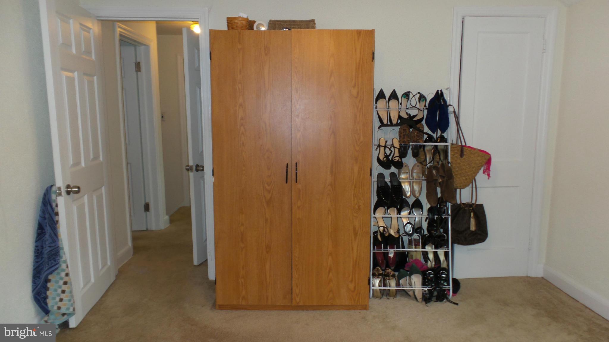 COLONIAL VILLAGE - Residential