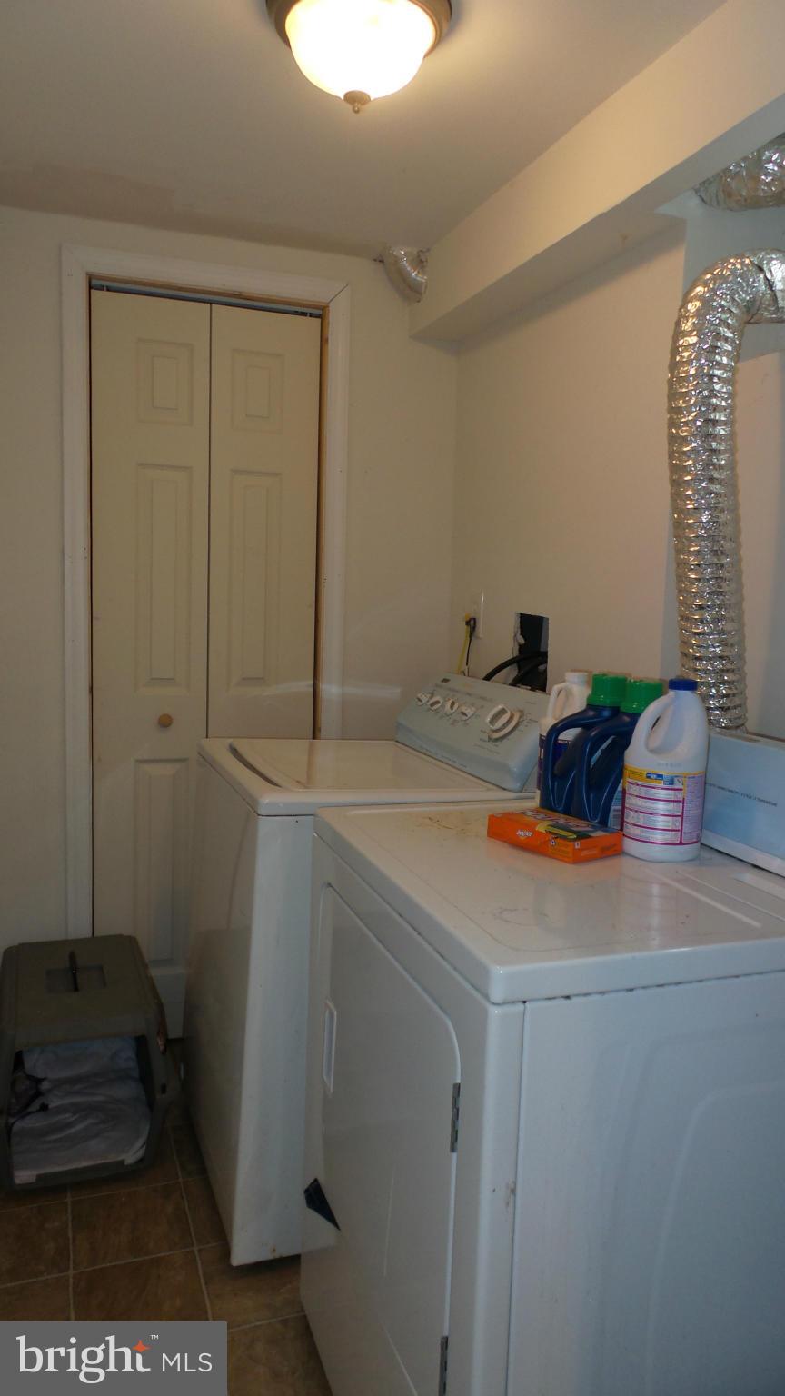 COLONIAL VILLAGE - Residential