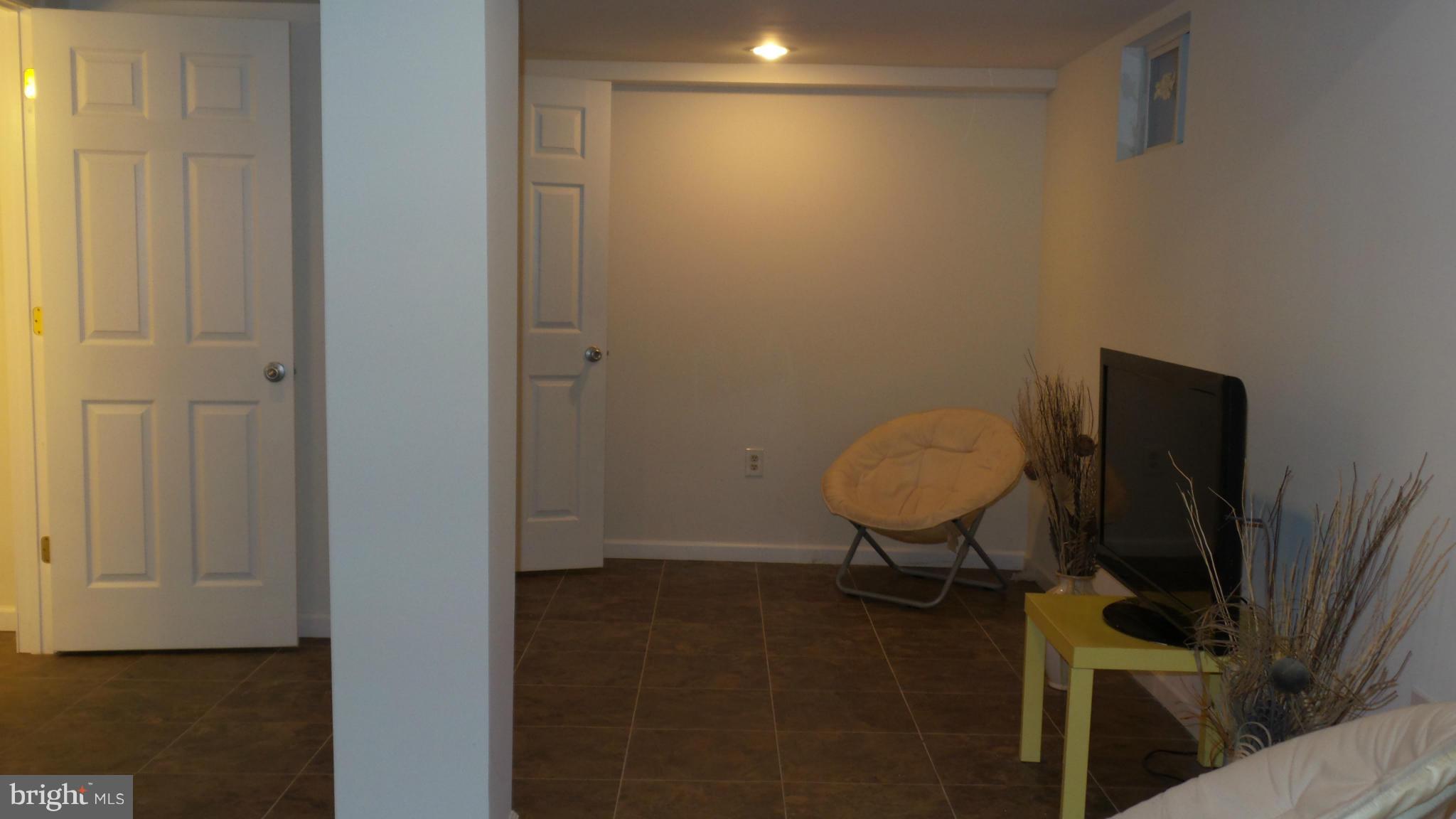 COLONIAL VILLAGE - Residential