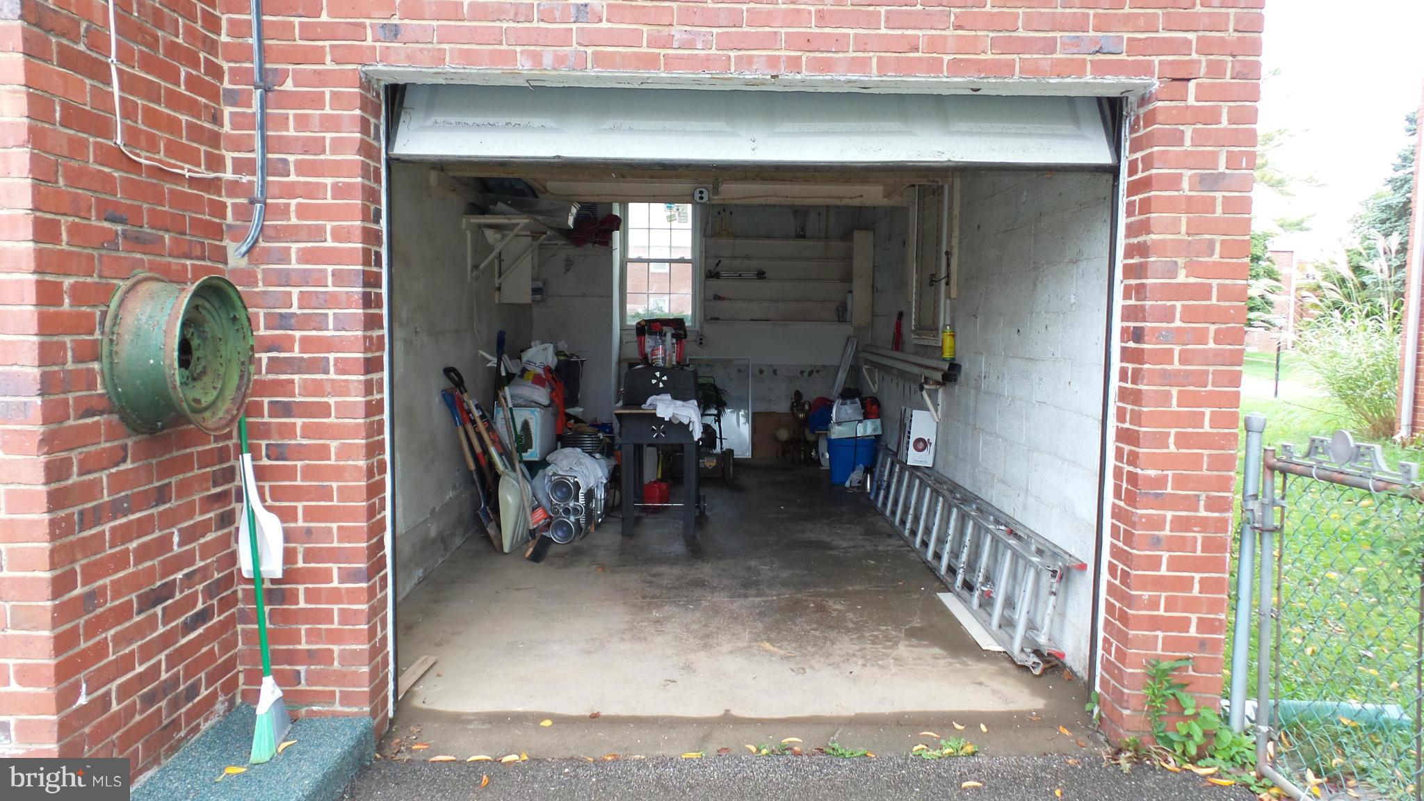 COLONIAL VILLAGE - Residential