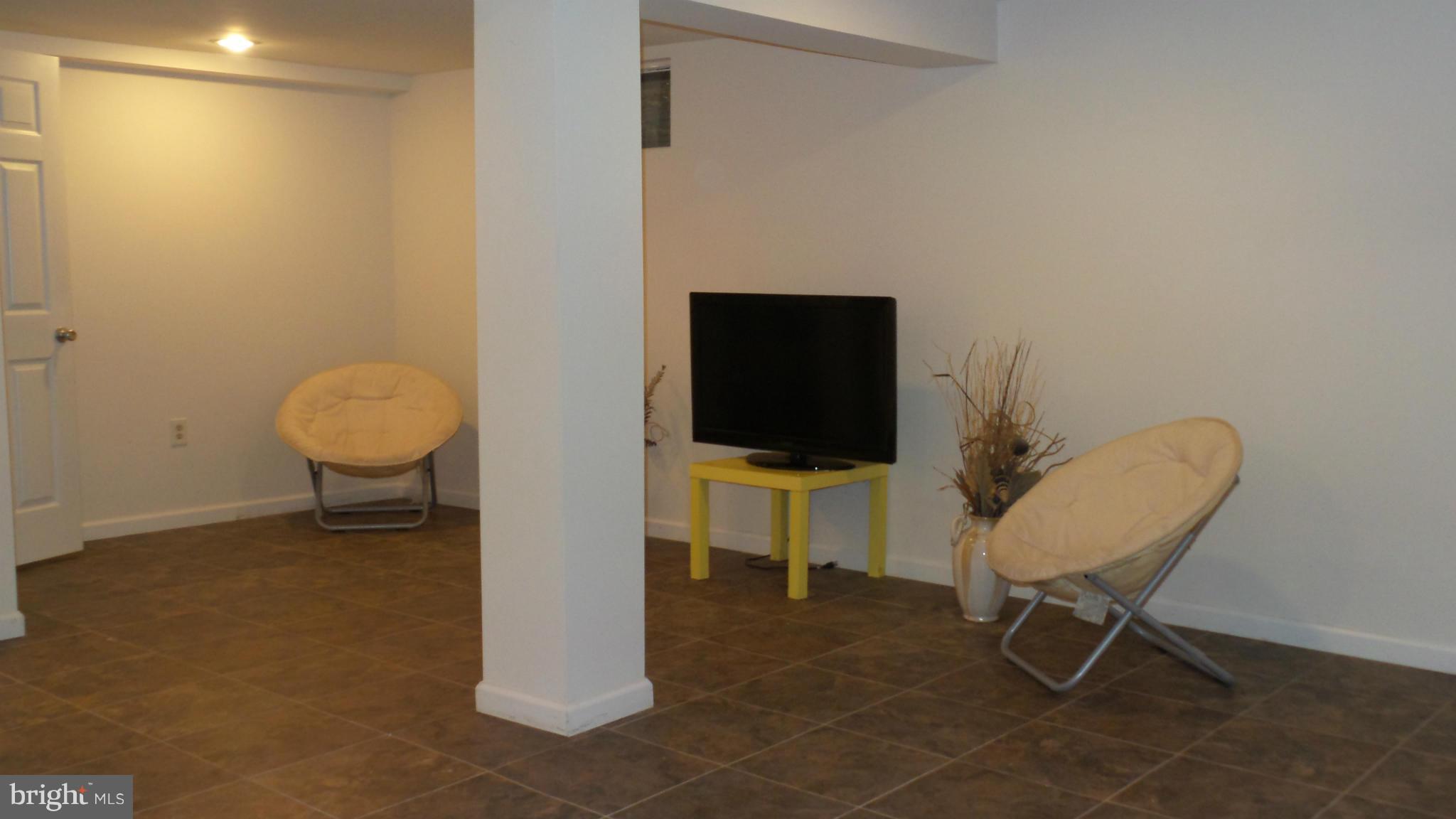 COLONIAL VILLAGE - Residential