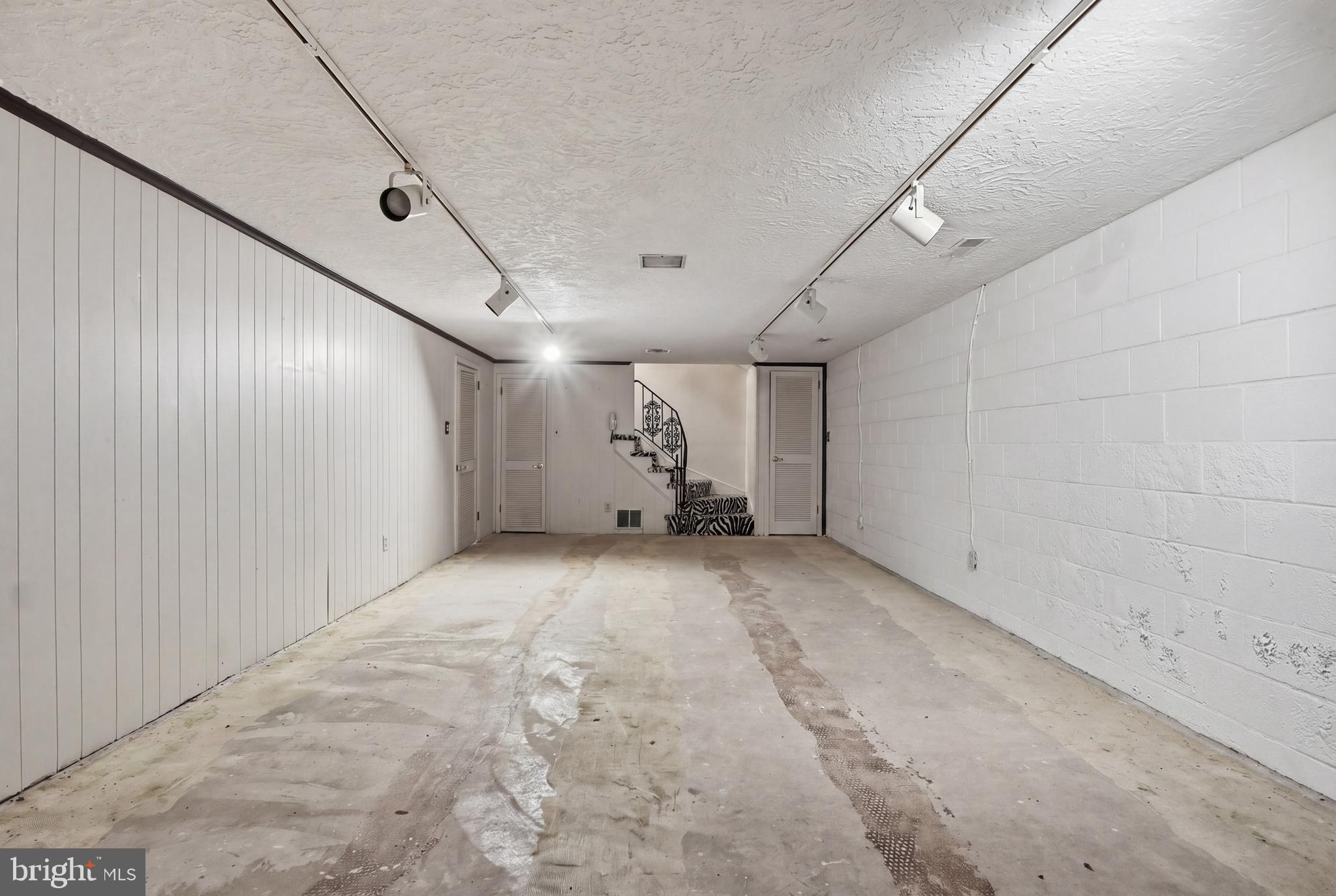 SHERWOOD FOREST - Residential