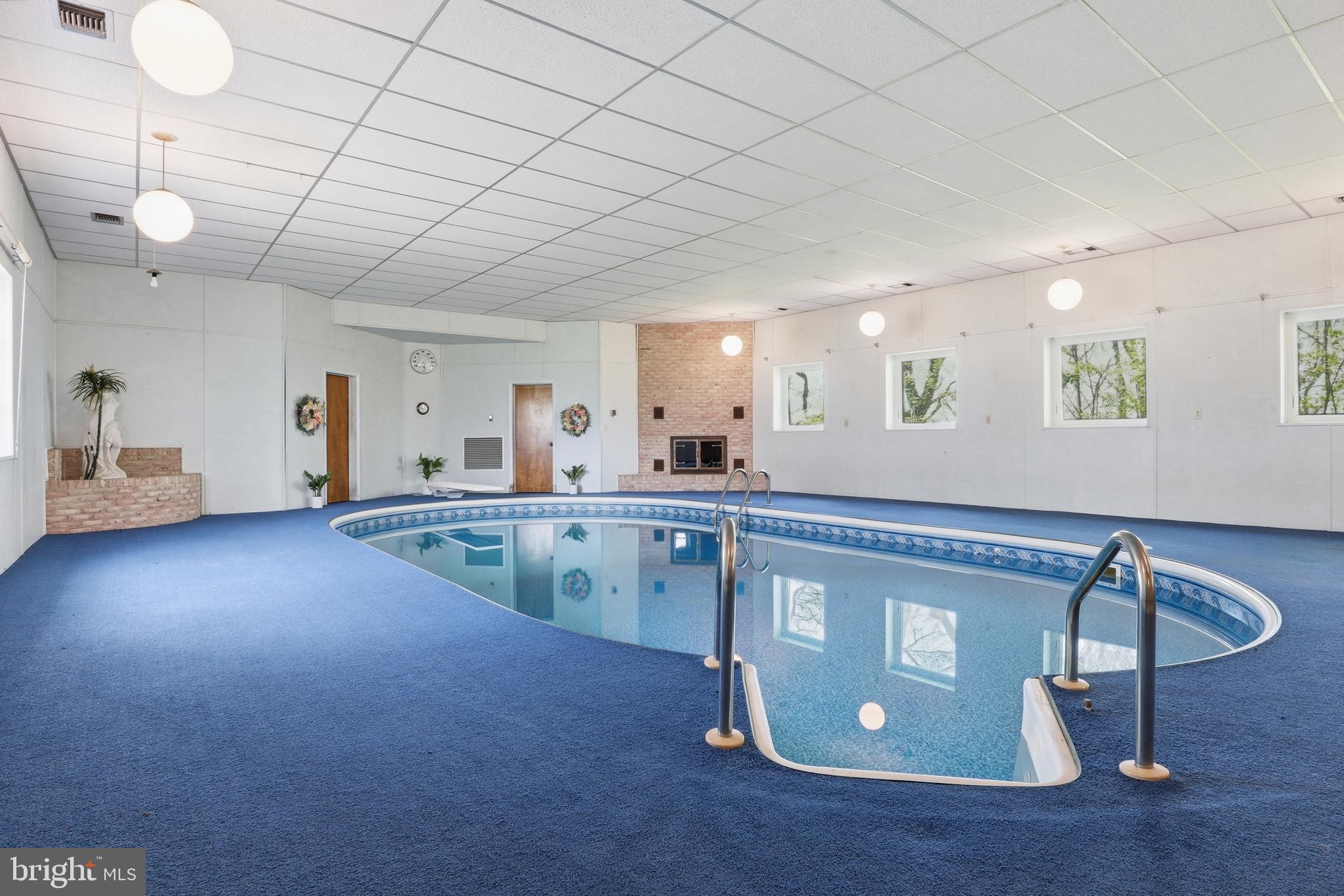 SHERWOOD FOREST - Residential