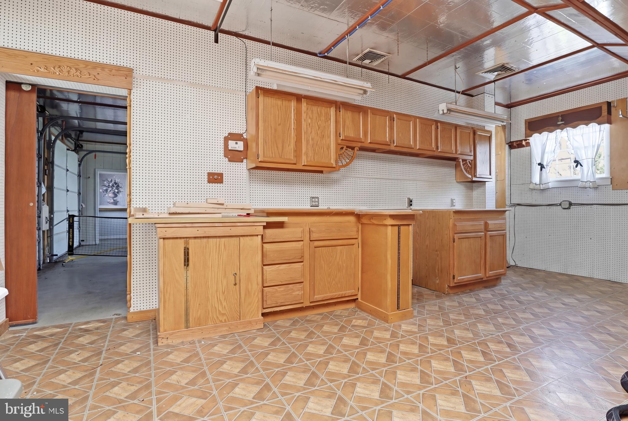 SHERWOOD FOREST - Residential