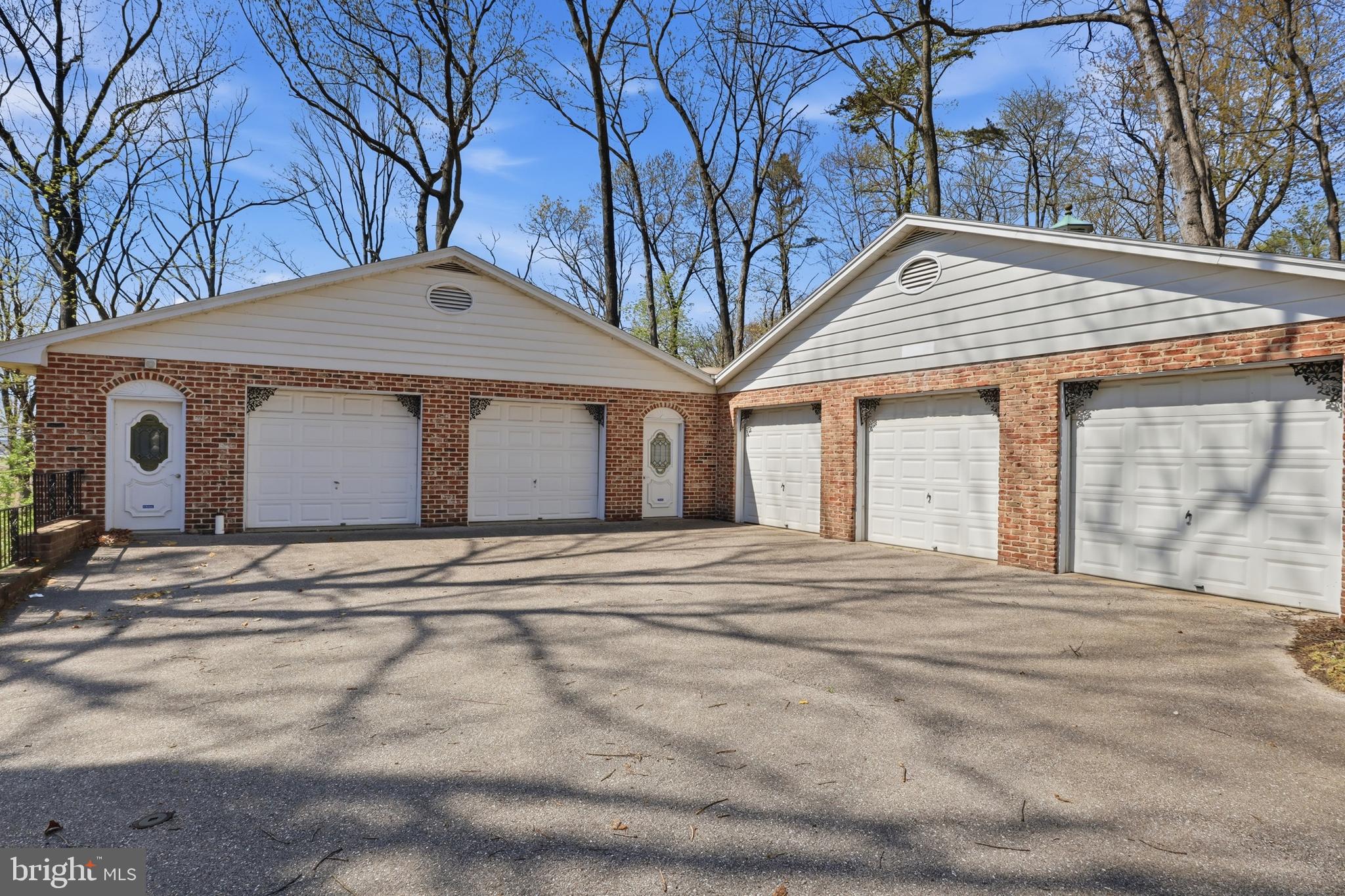 SHERWOOD FOREST - Residential
