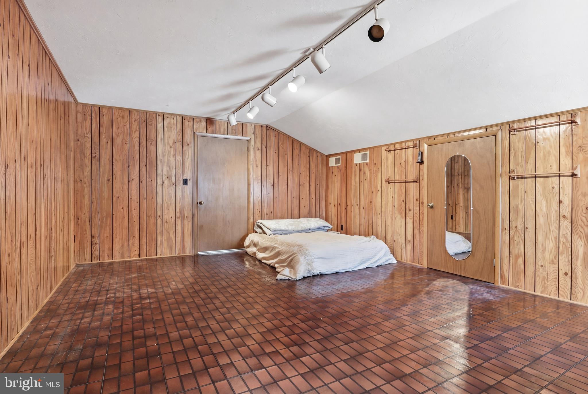 SHERWOOD FOREST - Residential