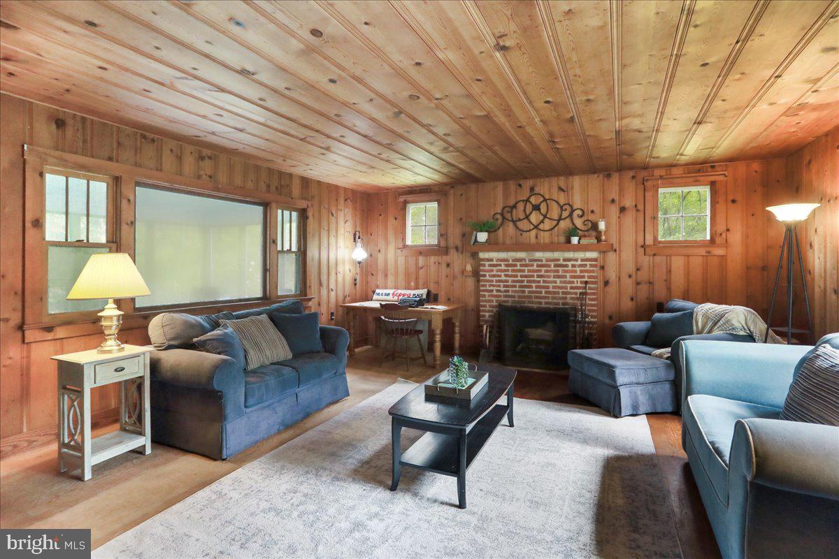 1485 COMPTON HOLLOW ROAD